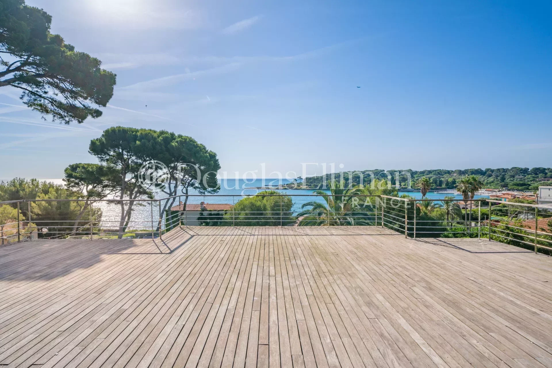 CAP D&rsquo;ANTIBES – Villa moderne à quelques pas de la plage de la Garoupe - Image nᵒ3