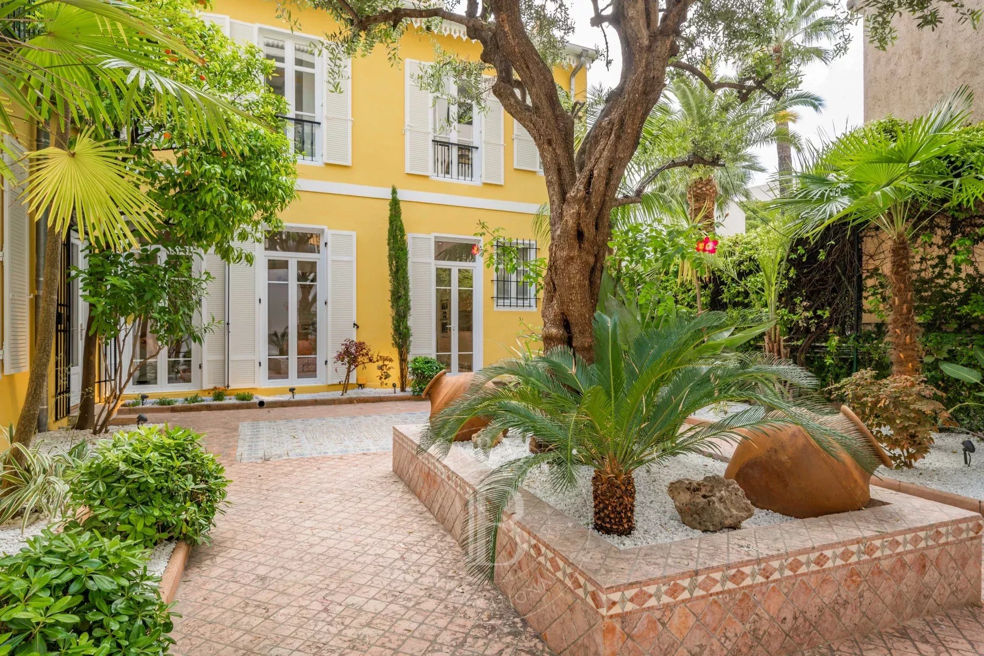 CANNES BANANE - RENOVATED BELLE ÉPOQUE VILLA - CENTRALLY LOCATED