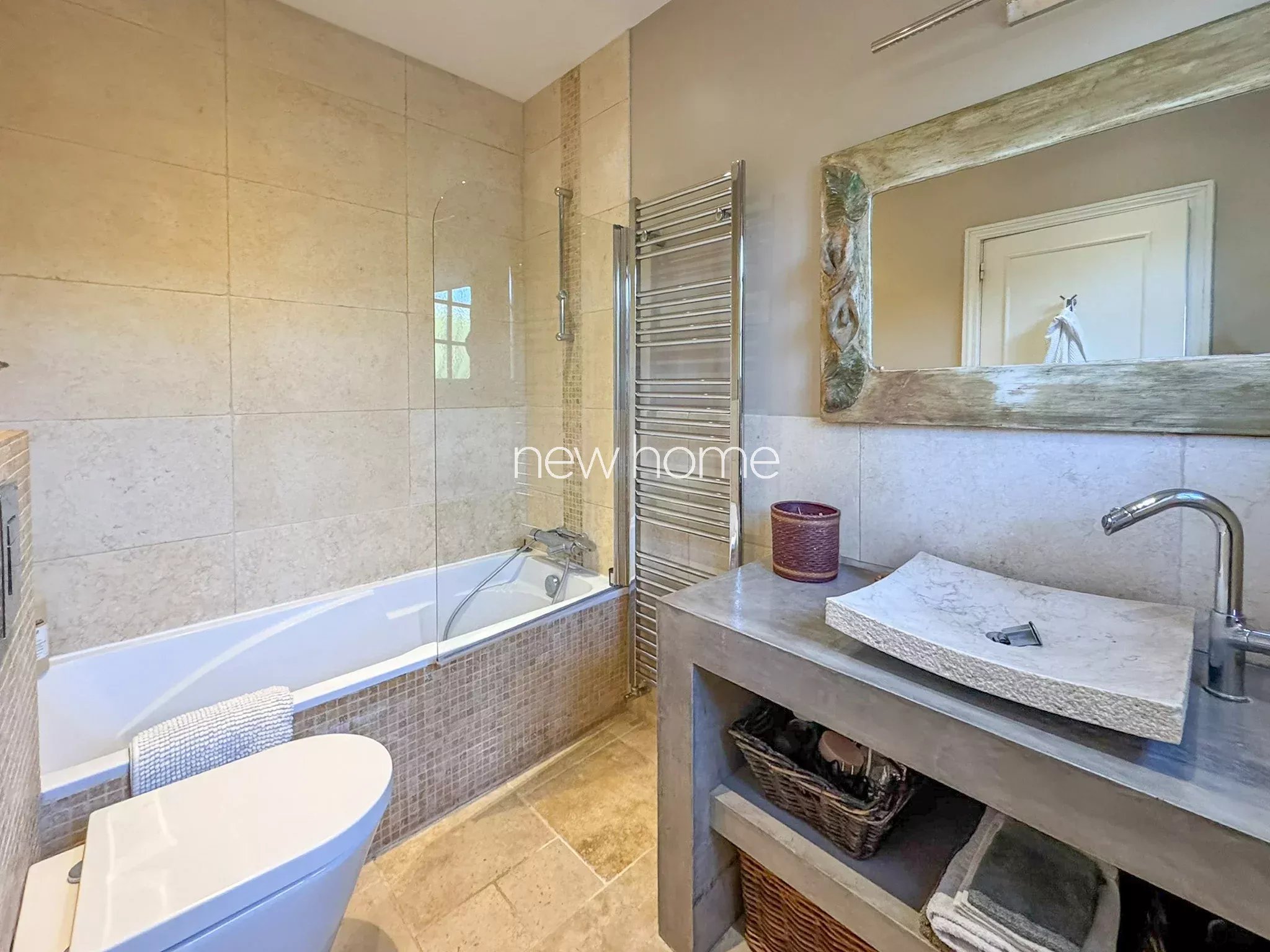 Propriété de charme en pierre  Vue mer et village  CABRIS