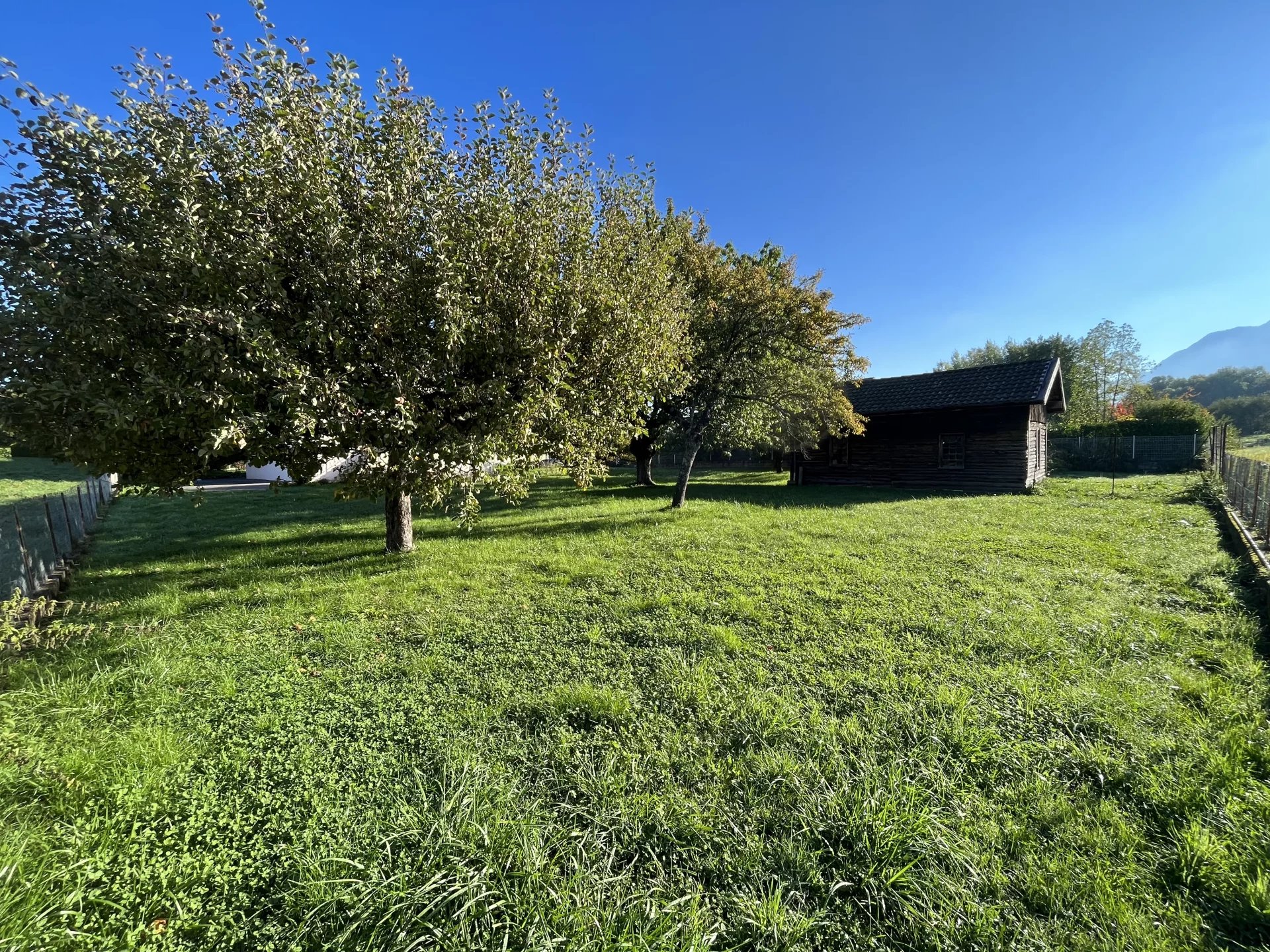 TERRAIN 1190 M² - Neuvecelle