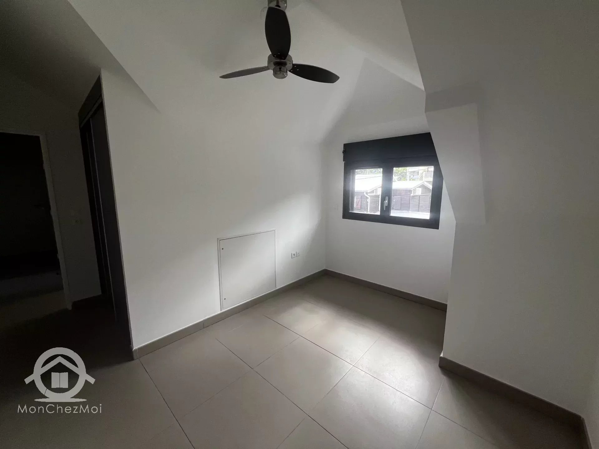 SAINT GILLES LES BAINS  Petite résidence de charmes : F4 Duplex Exceptionnelle à 420 000 euros !