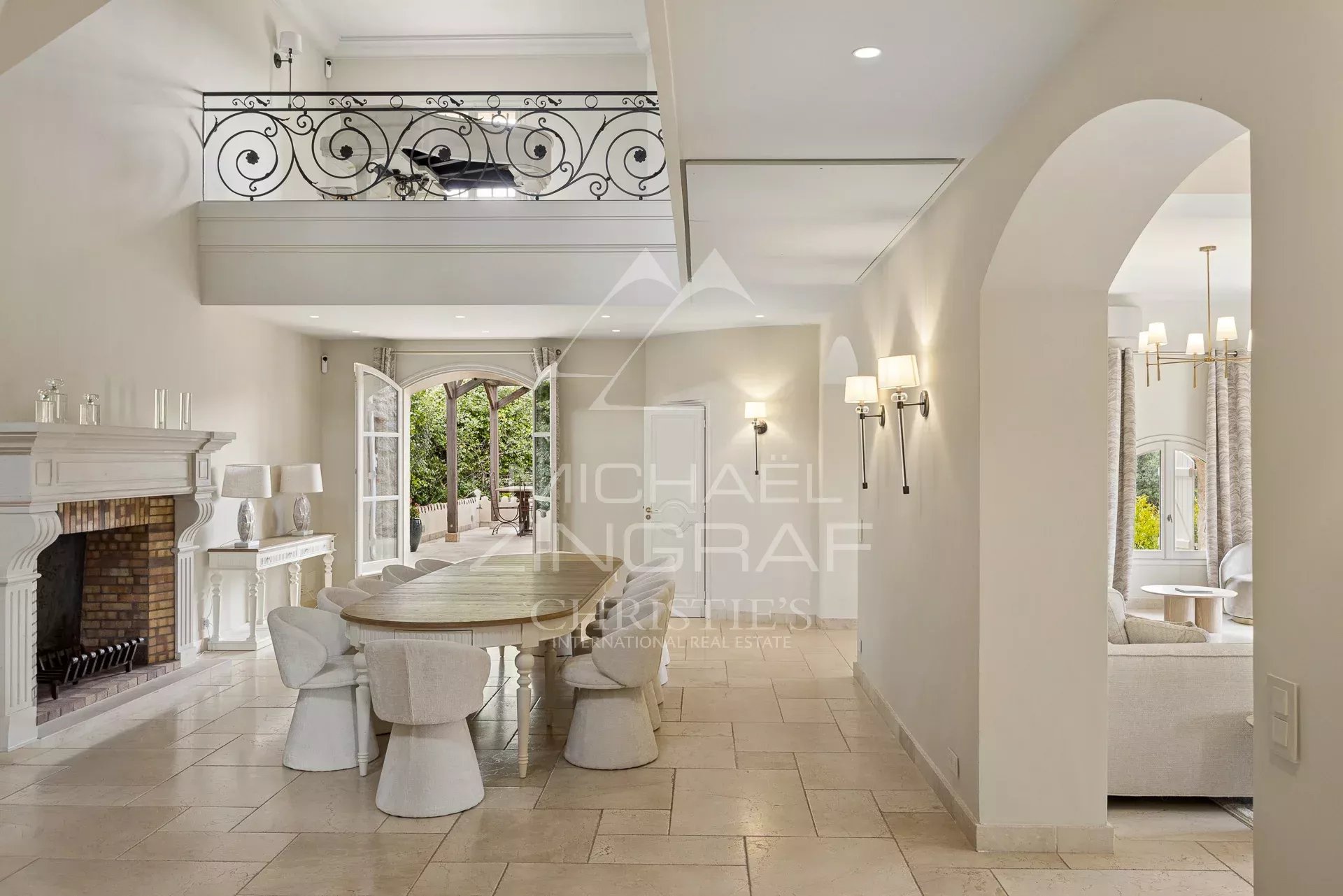 6 Bedroom Villa/Townhouse's Image 13