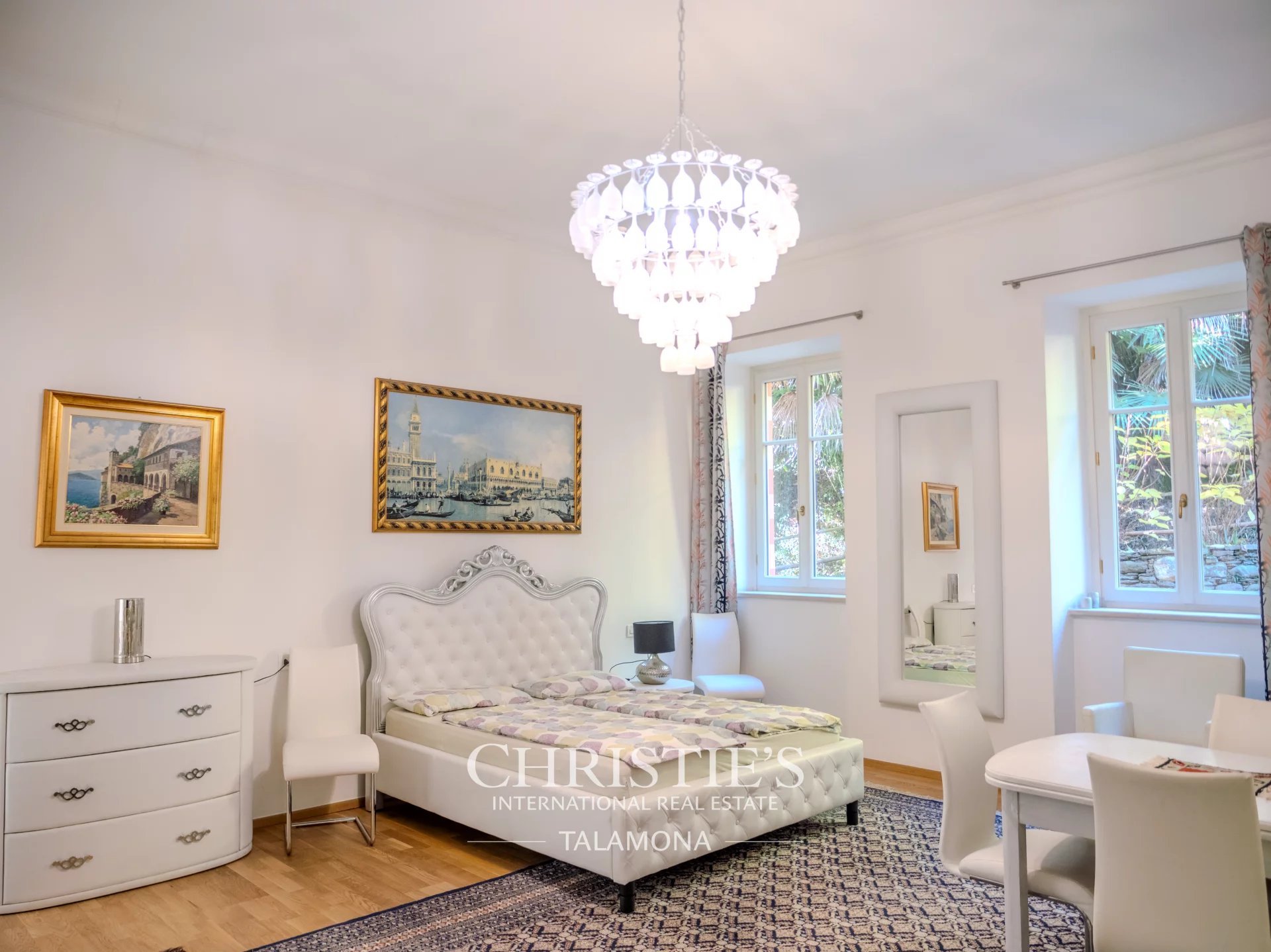 9 Bedroom Villa/Townhouse's Image 31