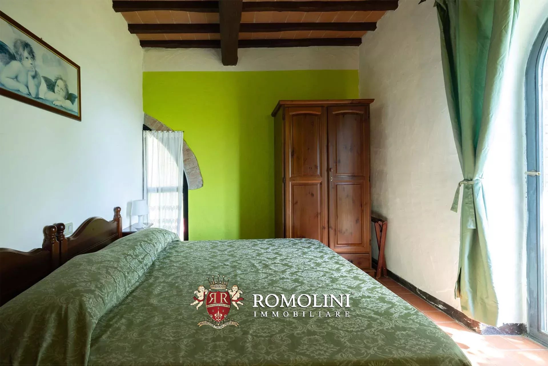 34 Bedroom Vineyard's Image 81