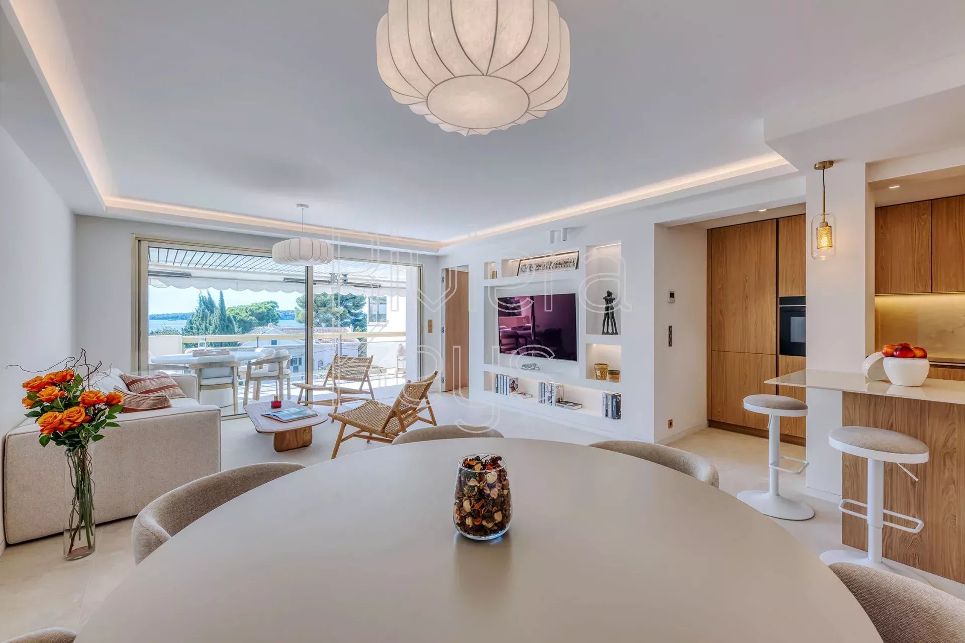 CANNES - Palm Beach : Appartement 4 pièces d'exception avec vue mer et piscine