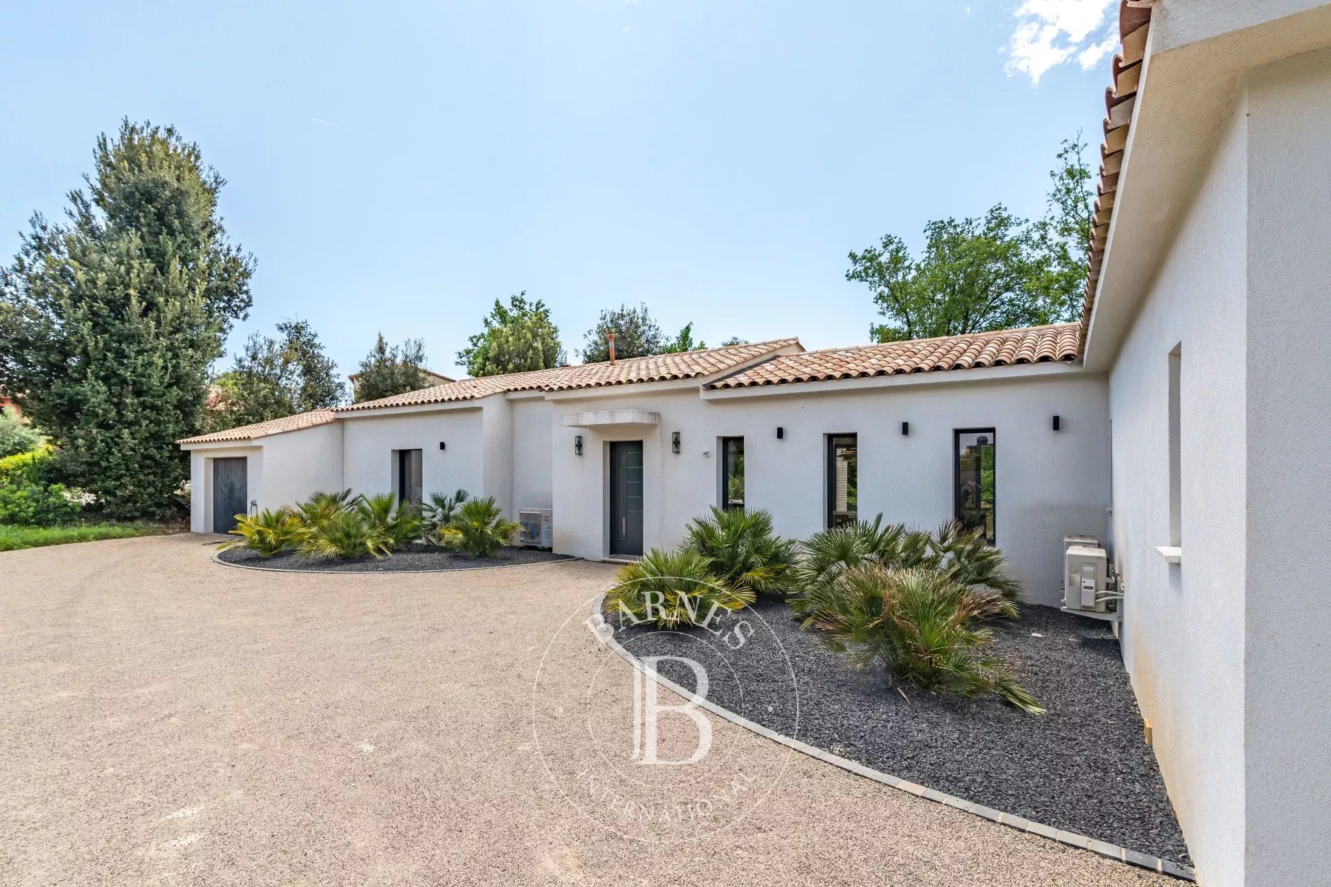 Roquefort-les-Pins - One storey family house with pool - 5 bedrooms plus study - picture 7
