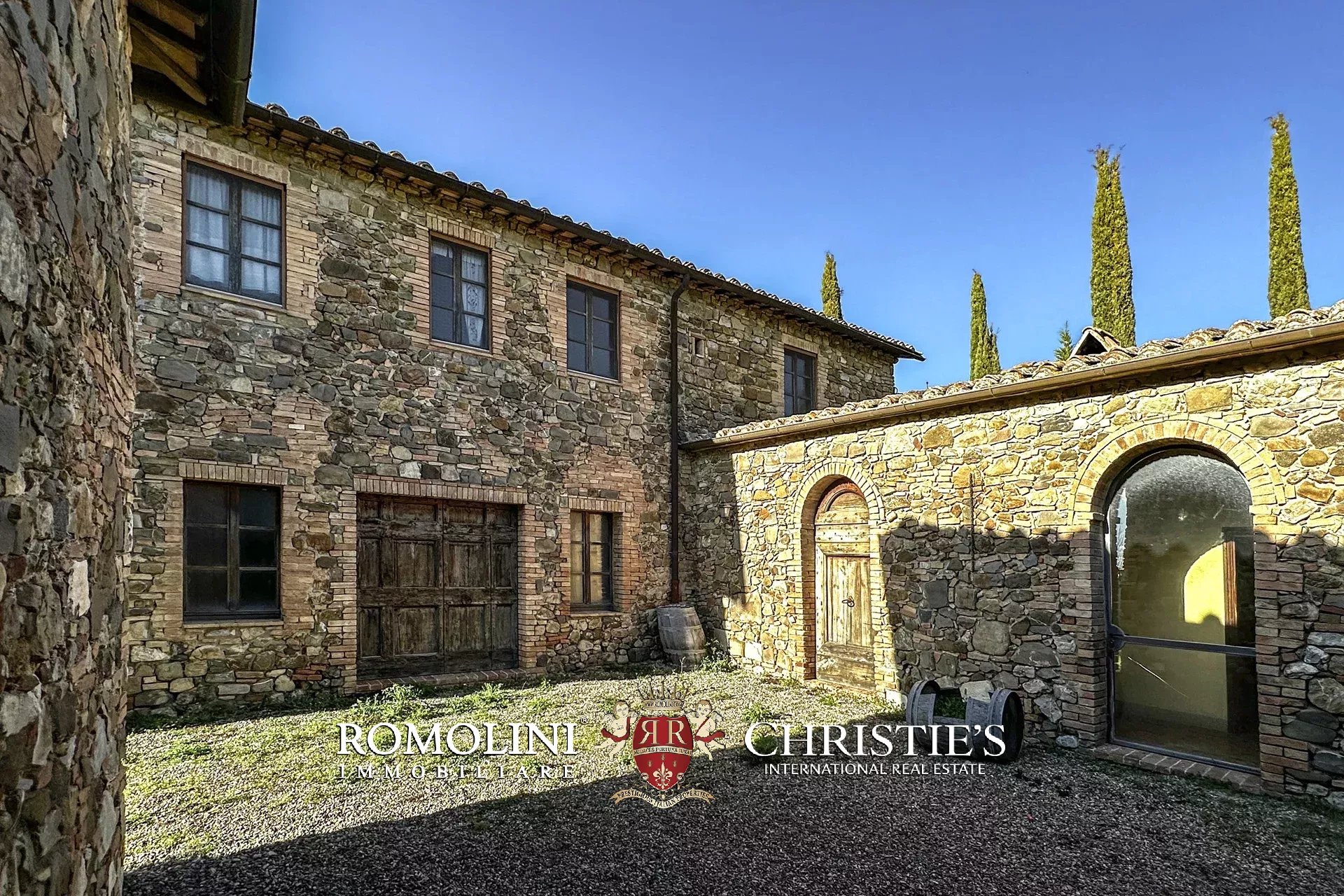 8 Bedroom Vineyard's Image 12