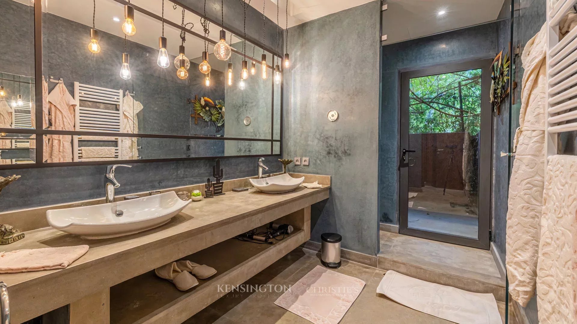 5 Bedroom Villa/Townhouse's Image 49