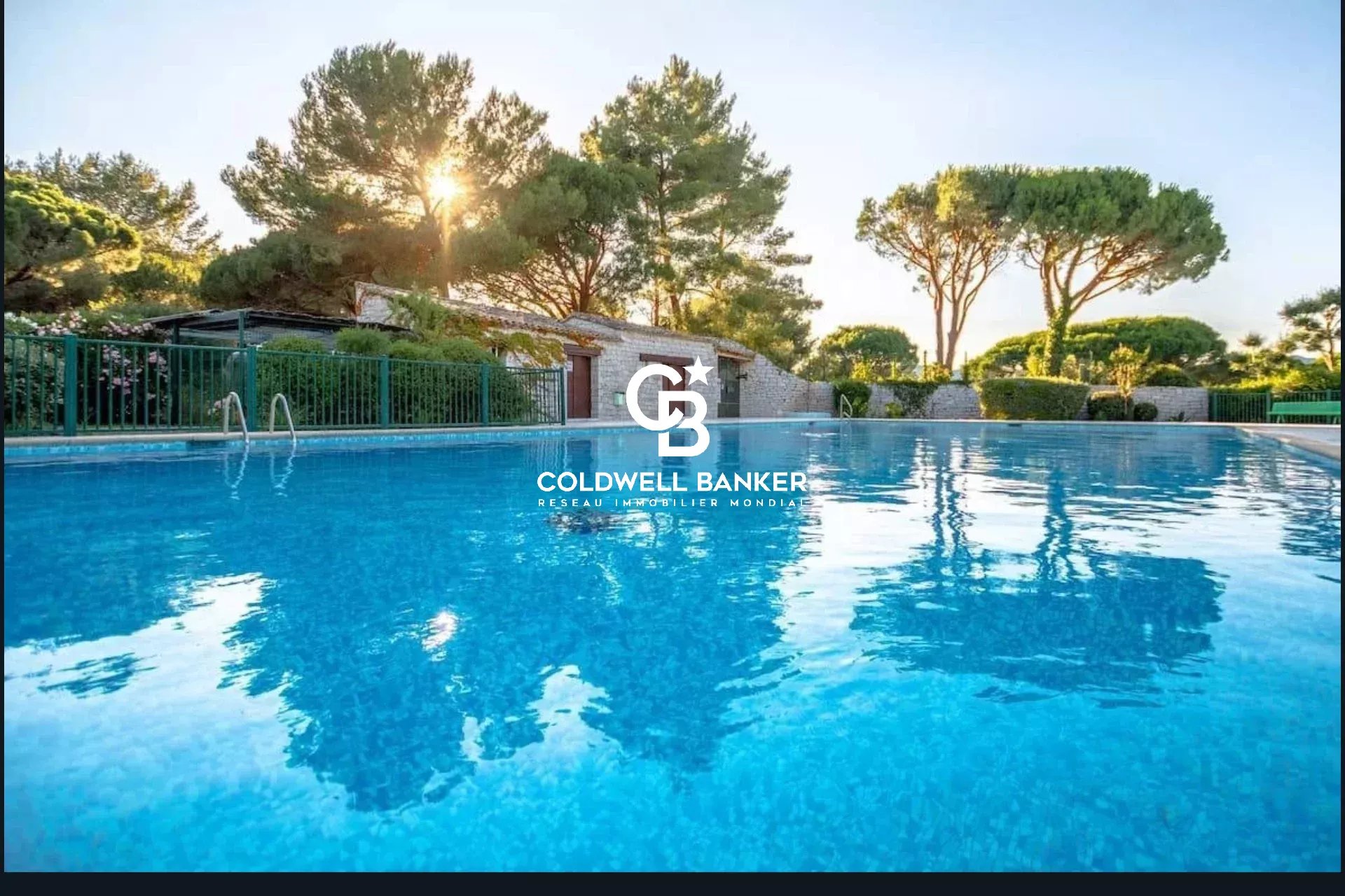 Au cœur d’un domaine résidentiel avec piscines et loisirs