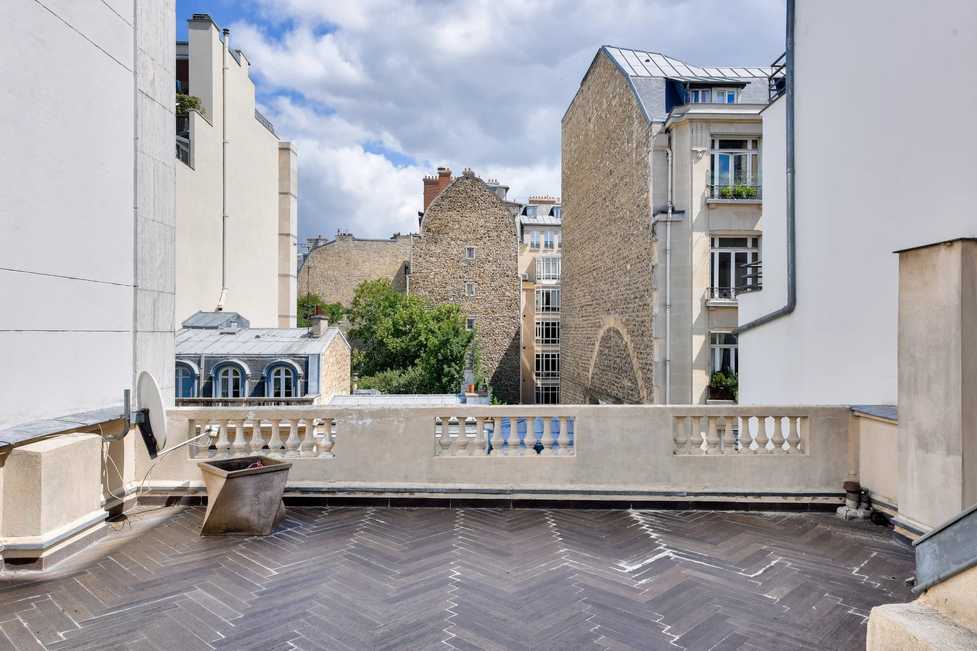 Sale Mansion Paris 16th