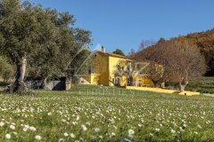 Character property nestled in a green setting — photo 3 of 7
