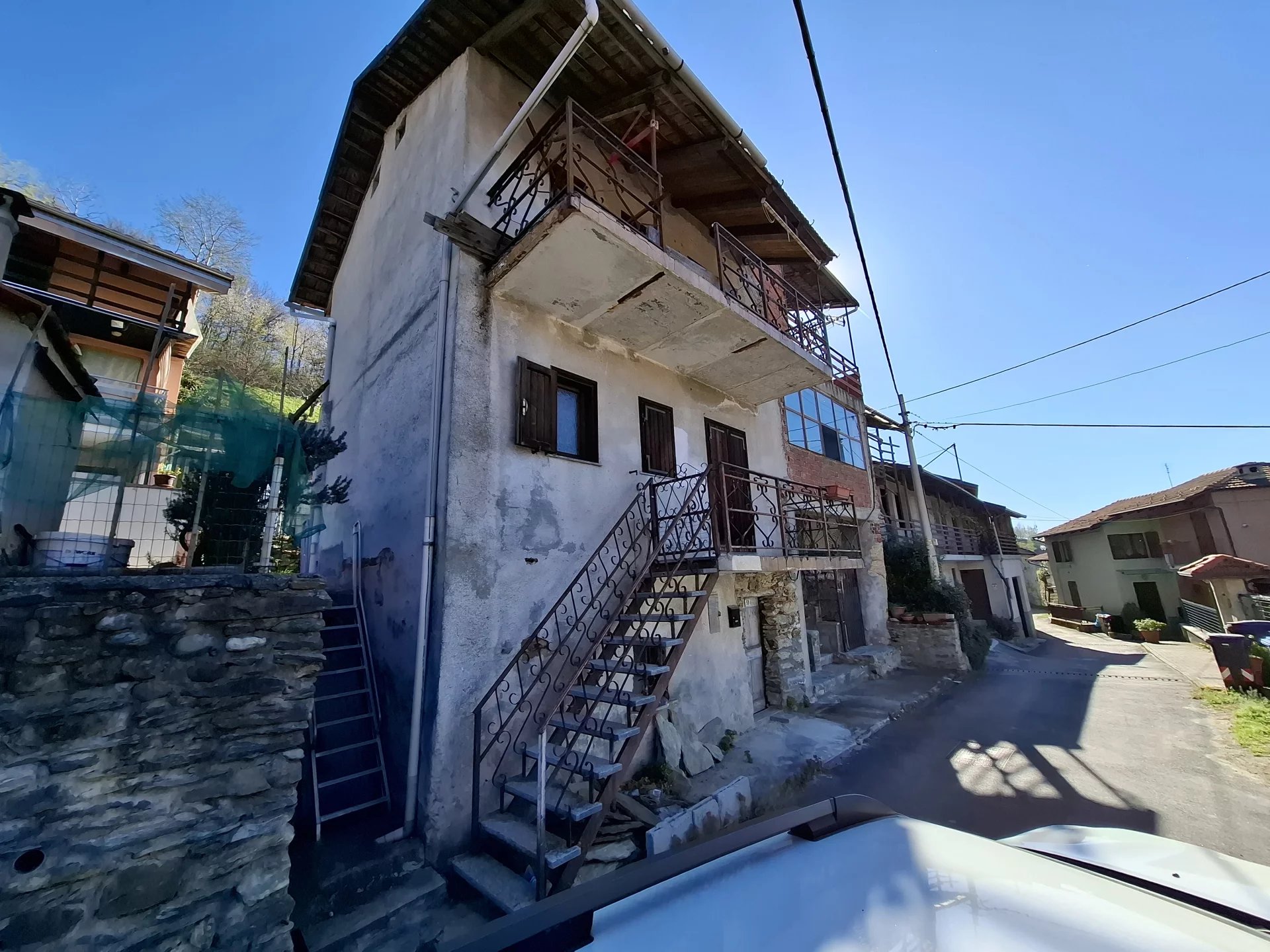 CASA DI AMPIA METRATURA A ROCCA