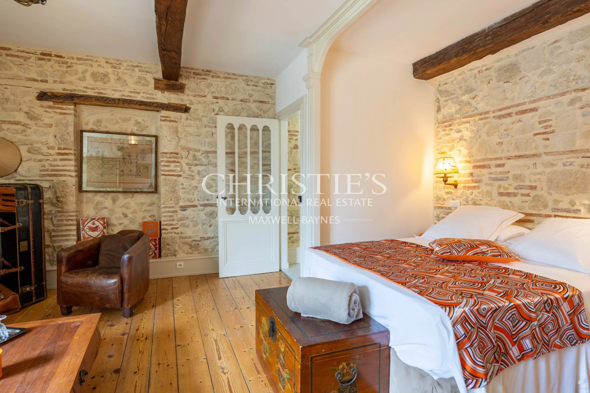 9 Bedroom Chateau's Image 17