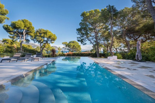 Elegant villa with panoramic sea-views in Saint-Jean-Cap-Ferrat — photo 2