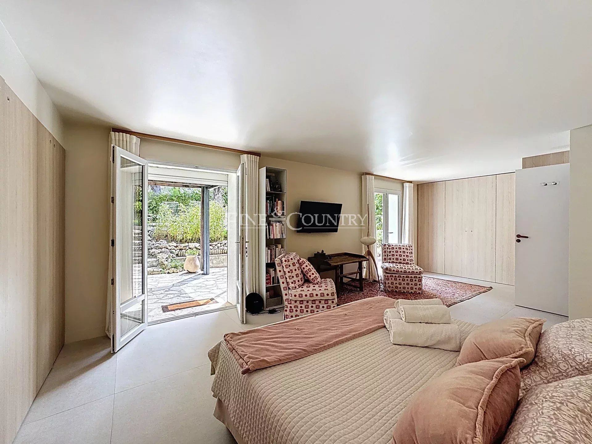 Photo of Villa For Sale in Cannes