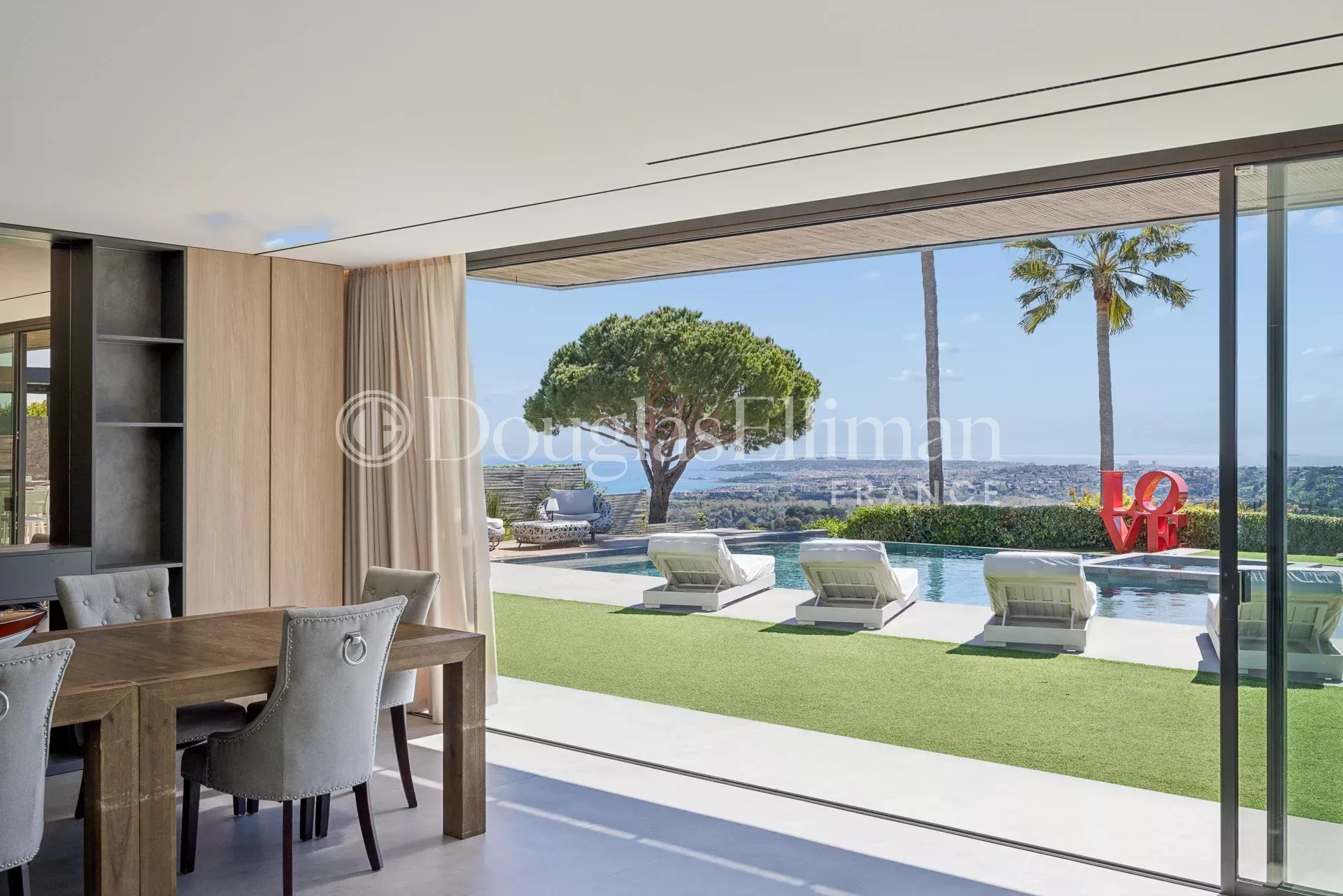 VILLENEUVE-LOUBET – Villa d’exception avec vue mer panoramique en domaine privé exclusif - Image nᵒ3