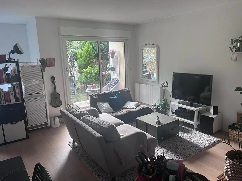 Appartement meublé de 67 m2 + 60 m2 de jardin et terrasse en jou - Image Array