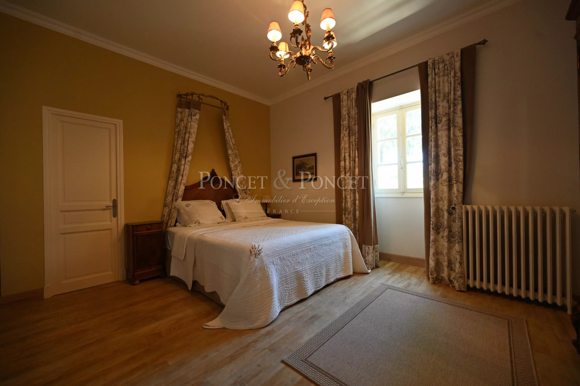 10 Bedroom Villa/Townhouse's Image 15