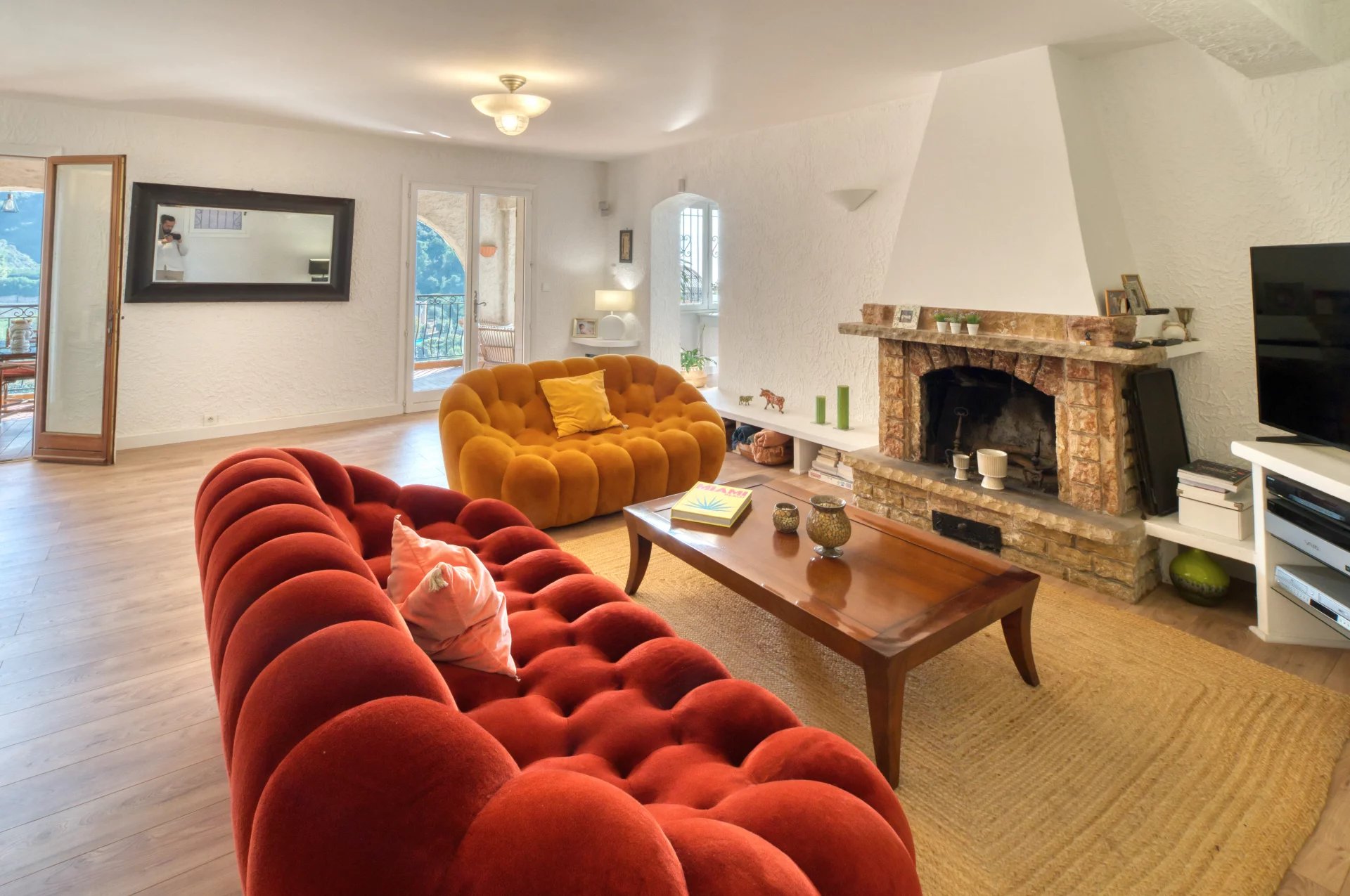 Èze – Villa de Prestige avec Vue Mer et Fort Potentiel – À 6 km de Monaco