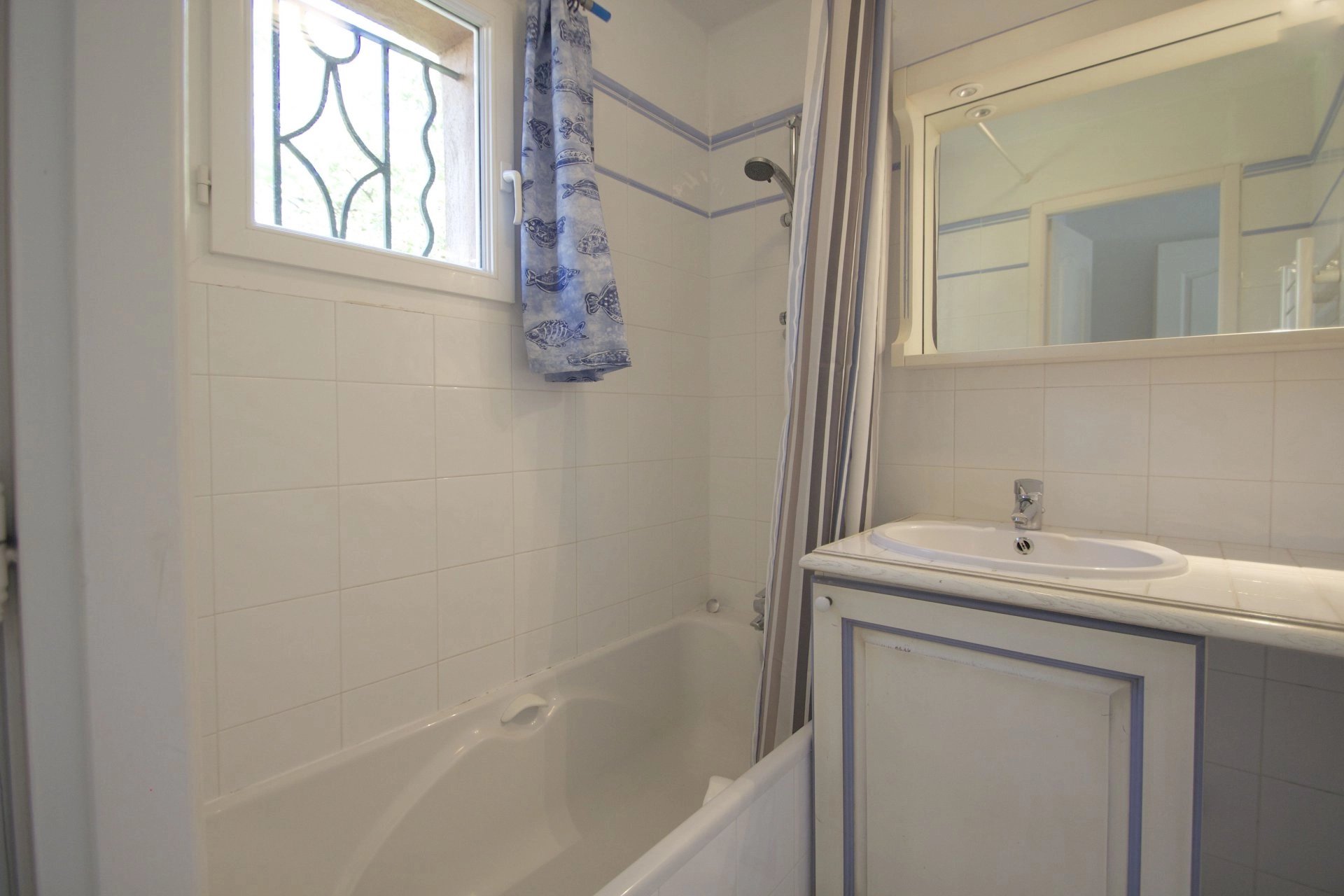 Roquebrune/s Argens, Villa -4 bedrooms -90m2- in luxury domaine, with pool & tennis