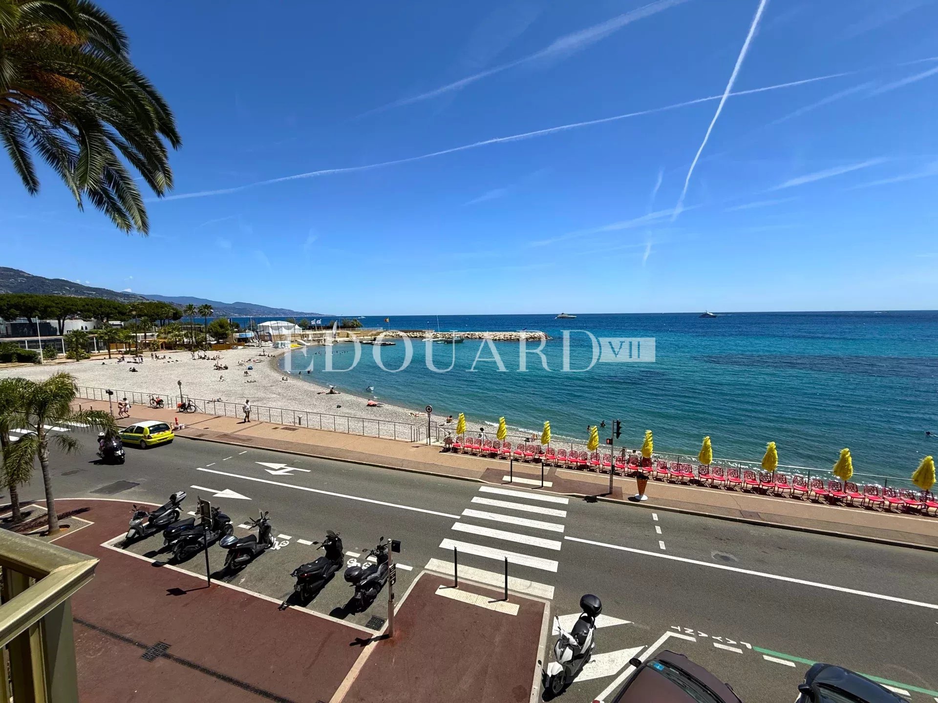 Sur la commune de Roquebrune Cap Martin, deux pièces face aux plages avec terrasse et magnifique vue mer - Photo 4