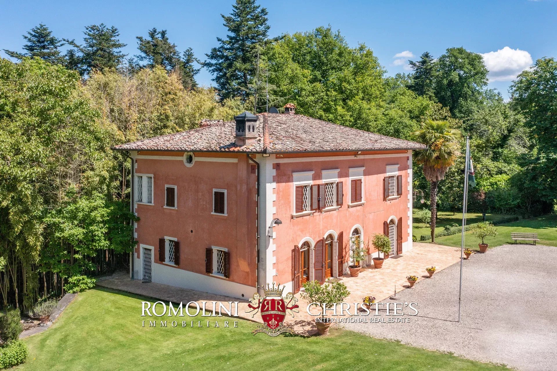 8 Bedroom Villa/Townhouse's Image 6