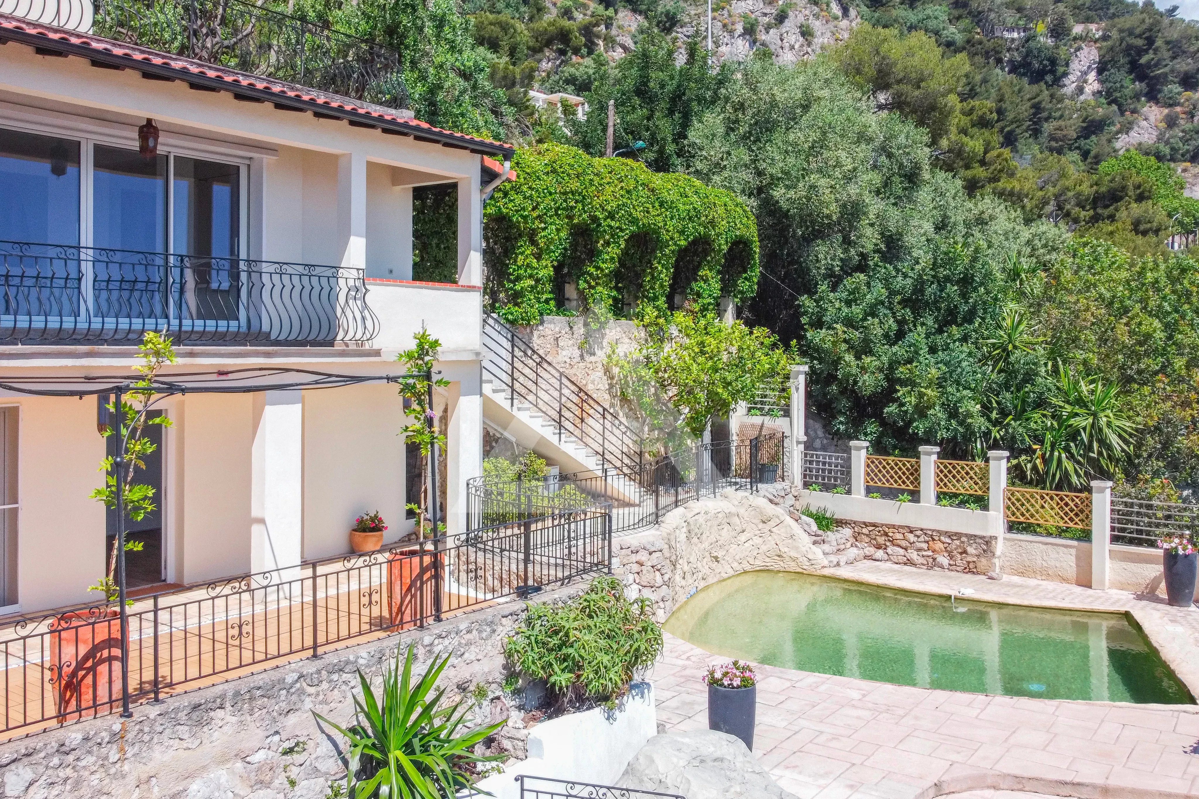 CAP D'AIL - MAISON DE VILLE - FRONTIERE MONACO