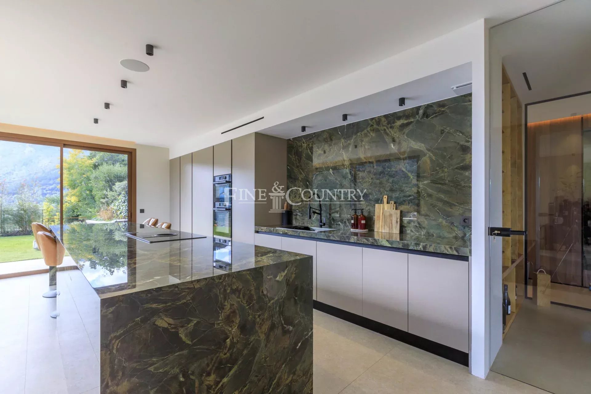 Photo of Villa for Sale in Mandelieu with Panoramic View