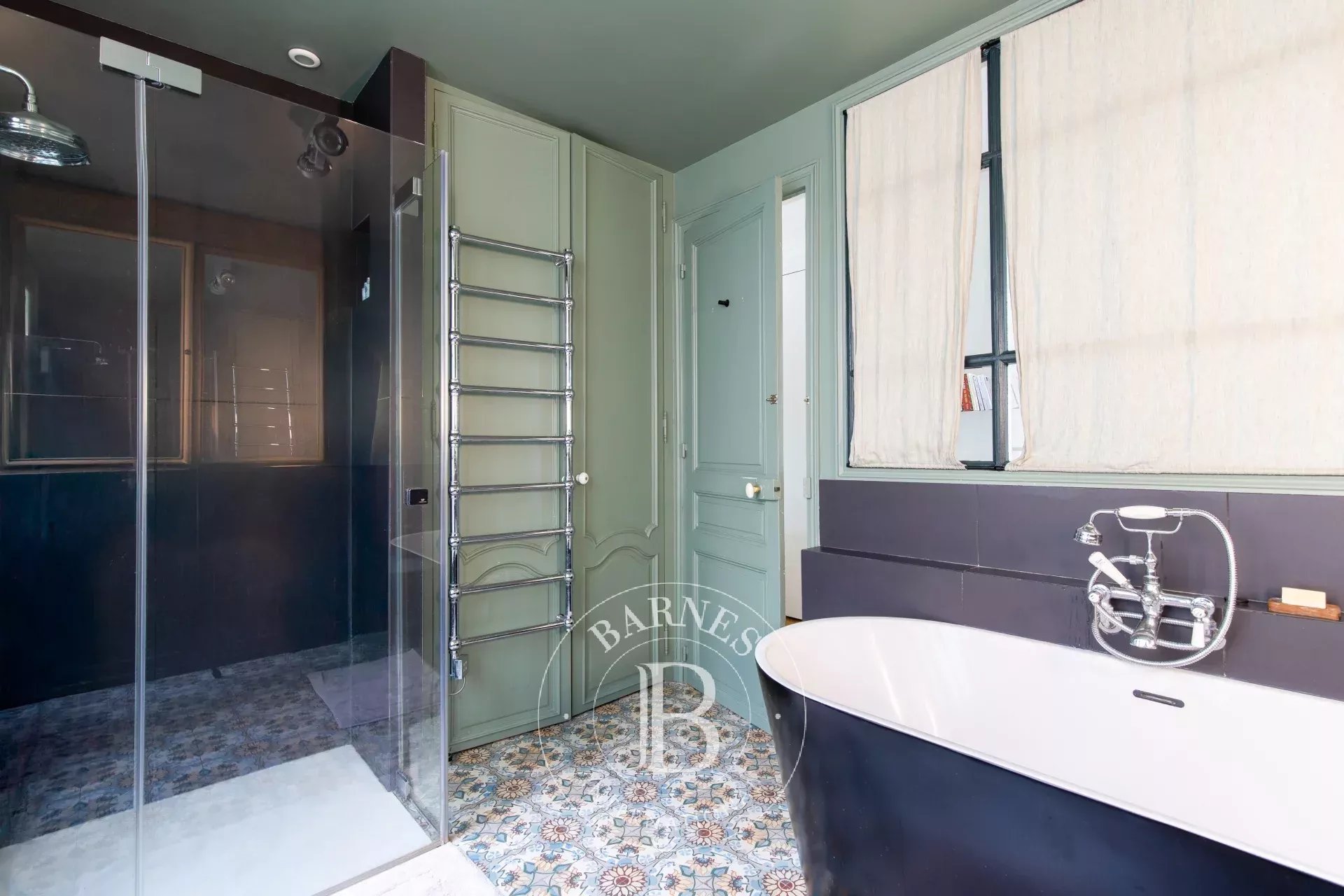 Apartment for sale - Paris 3 - 3 bedrooms - unobstructed views - lift - concierge - picture 16