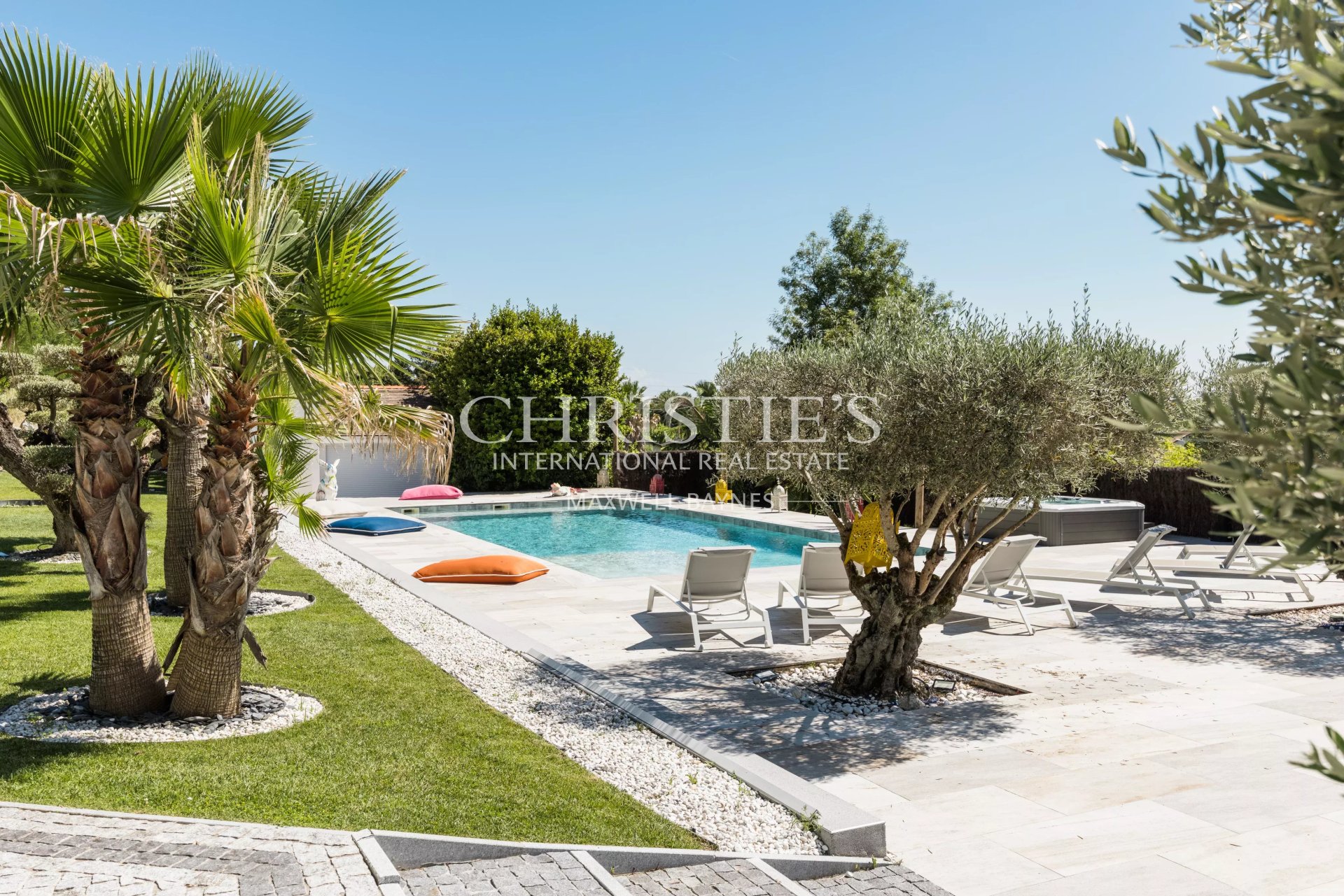 9 Bedroom Villa/Townhouse's Image 17