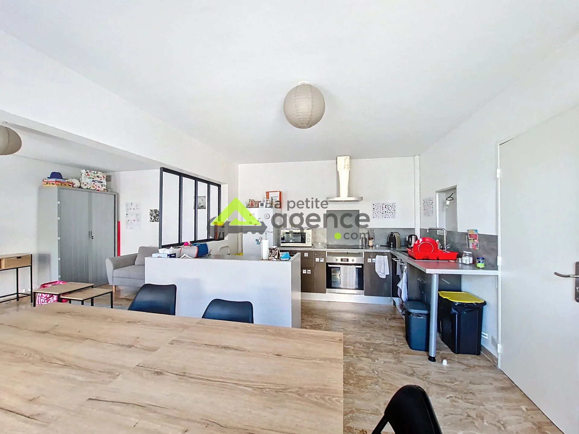 Ensemble immobilier - Locaux commerciaux - 240 m2