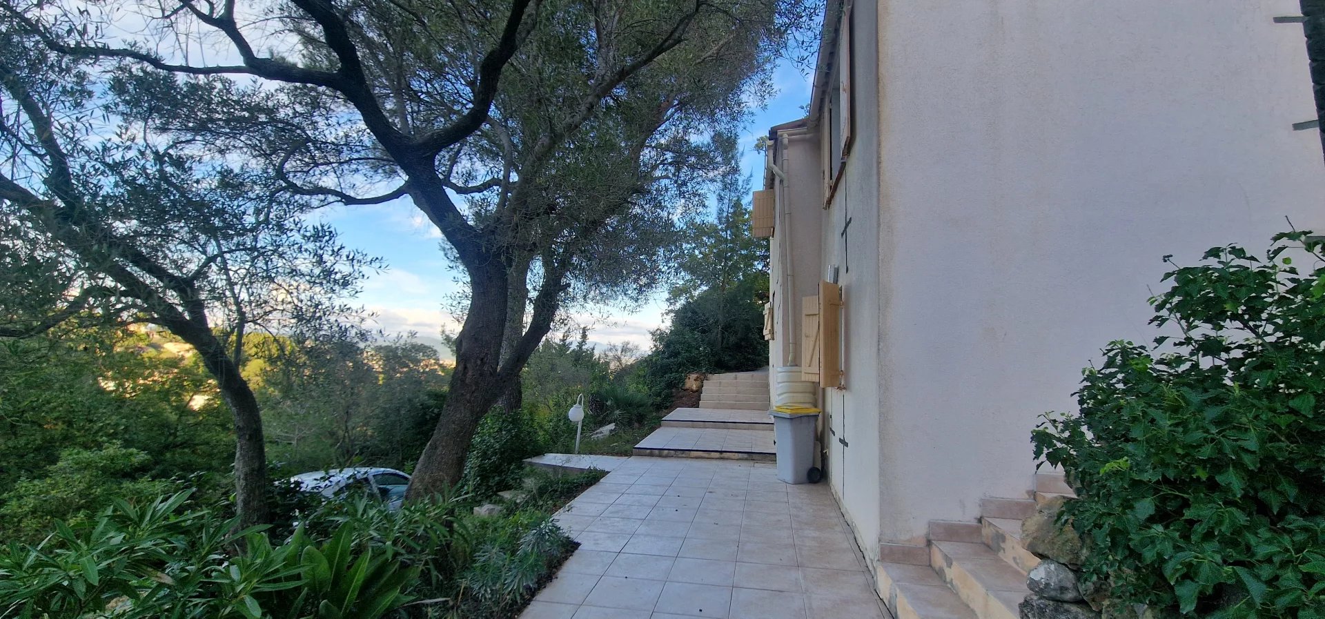 Propriété de charme avec terrain de 4 045 m² et vue panoramique