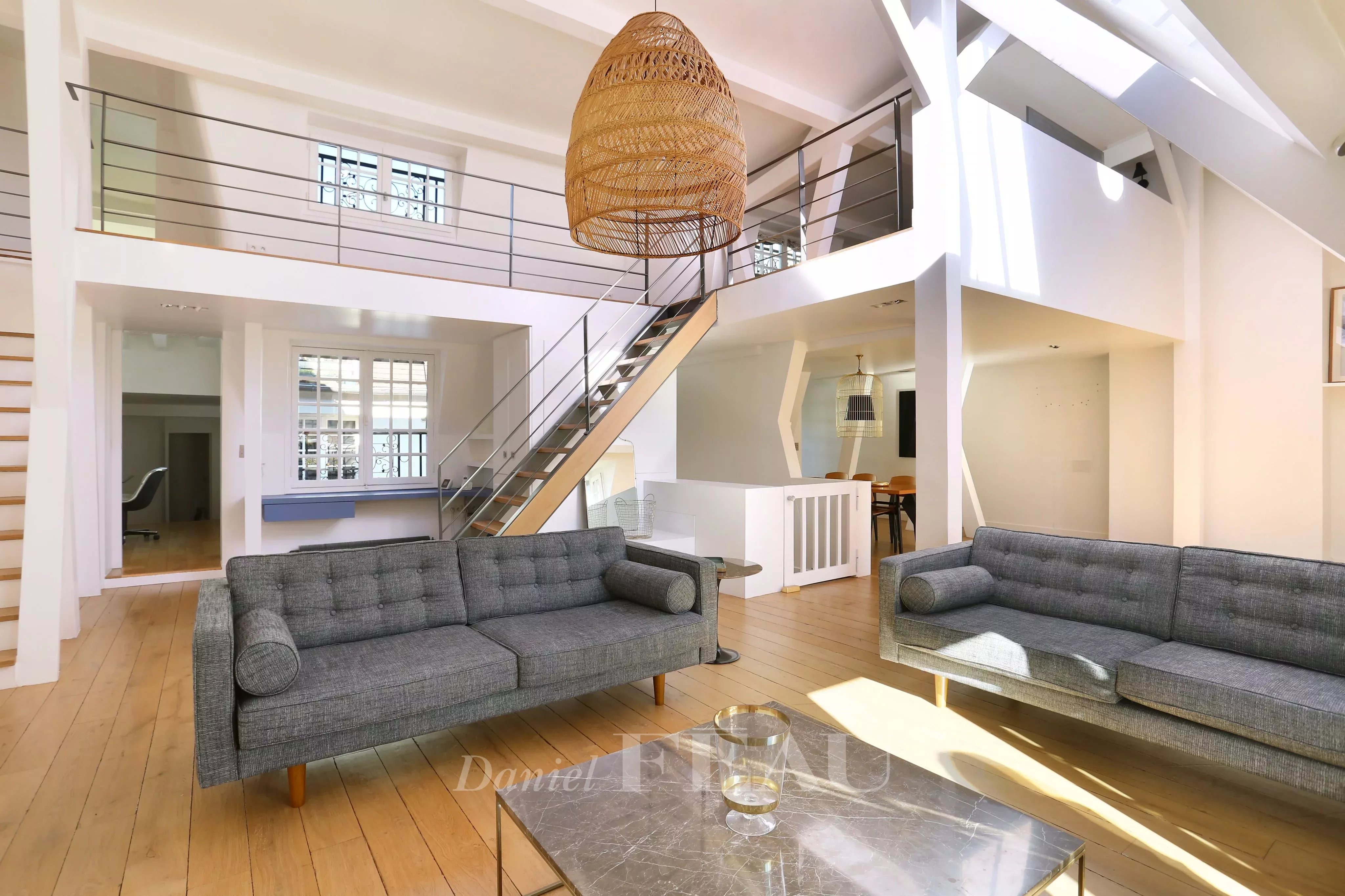 Living-room High ceiling Wooden floor