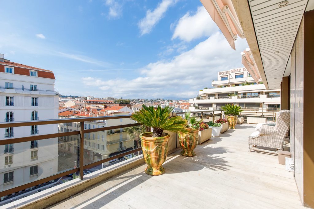 Apartment for sale in Cannes — Luxury Sea View Apartment Cannes | Gray D’Albion Family Estate