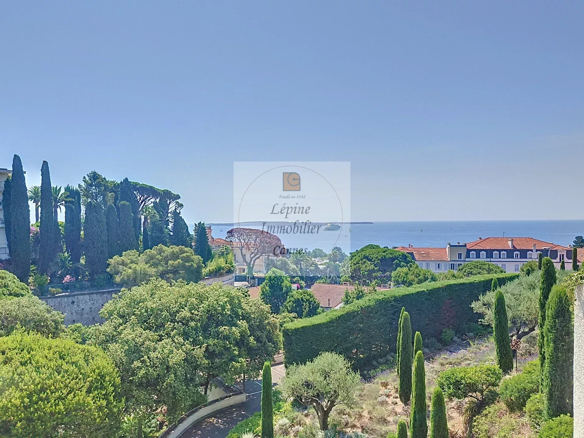 CANNES BAS CROIX DES GARDES - 4P 182 M² - VUE MER