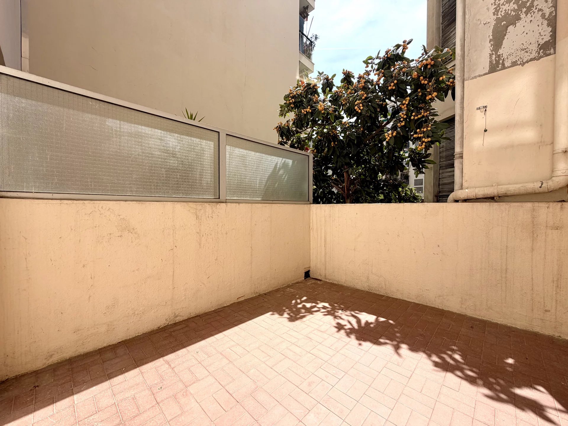 2 PIÈCES - LIBERATION - TERRASSE