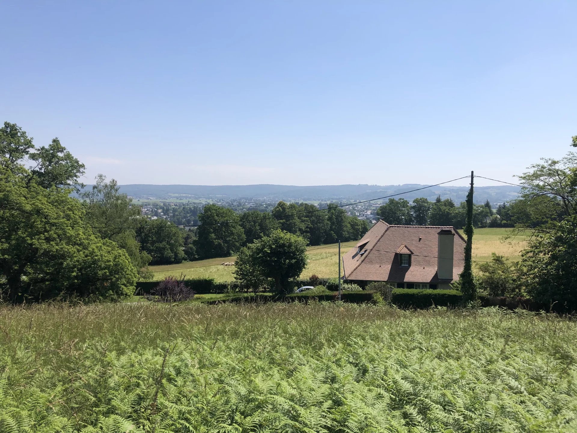 EXCLUSIVITÉ NAY, A VENDRE Terrain de 1670 m² à viabiliser avec une vue imprenable sur la plaine