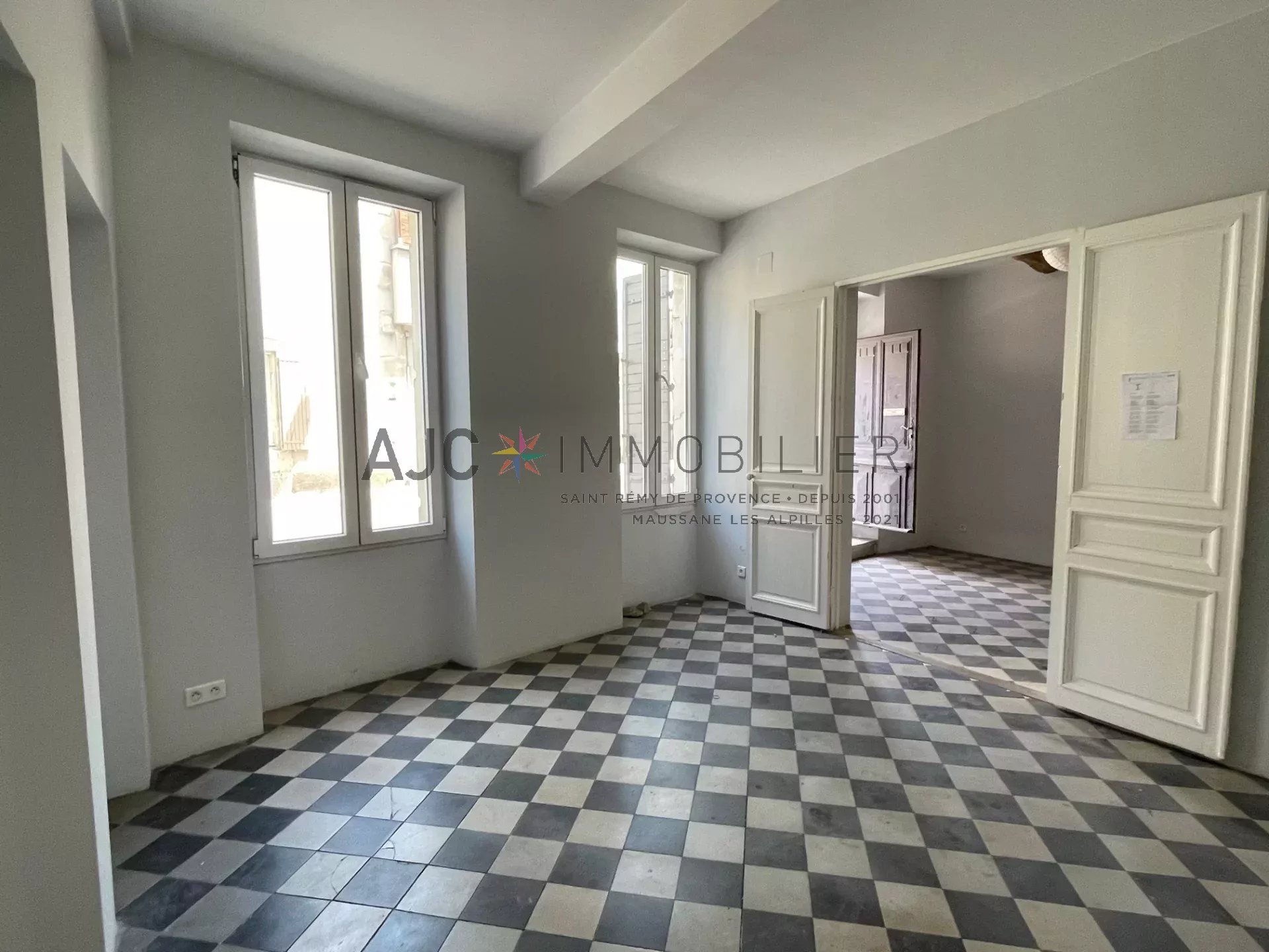 LOCAL COMMERCIAL - ST REMY DE PROVENCE