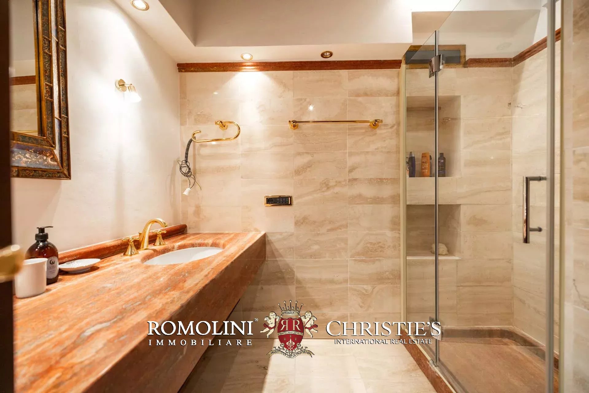 10 Bedroom Villa/Townhouse's Image 88