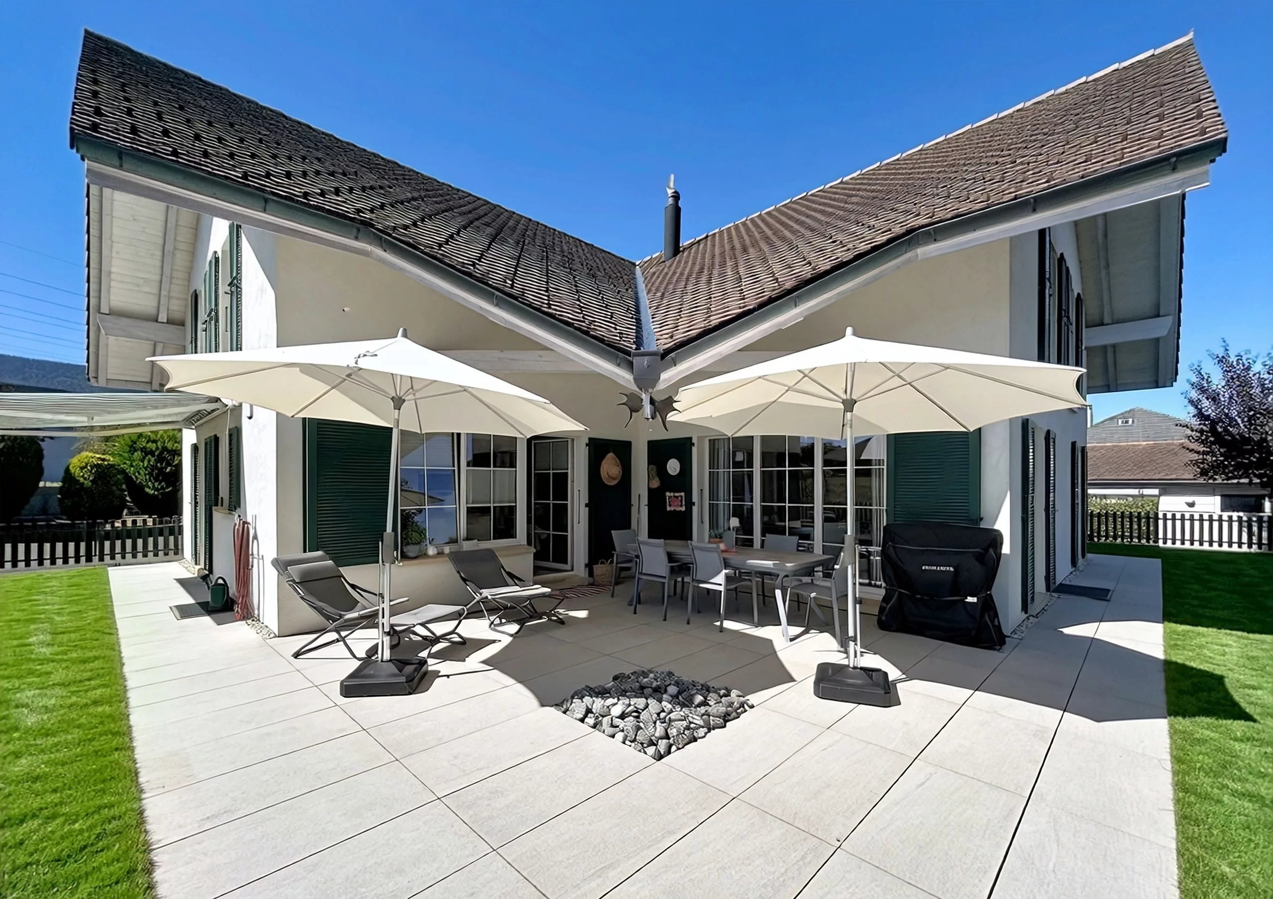 Spacieuse villa familiale de caractère avec vaste jardin (Laténa)