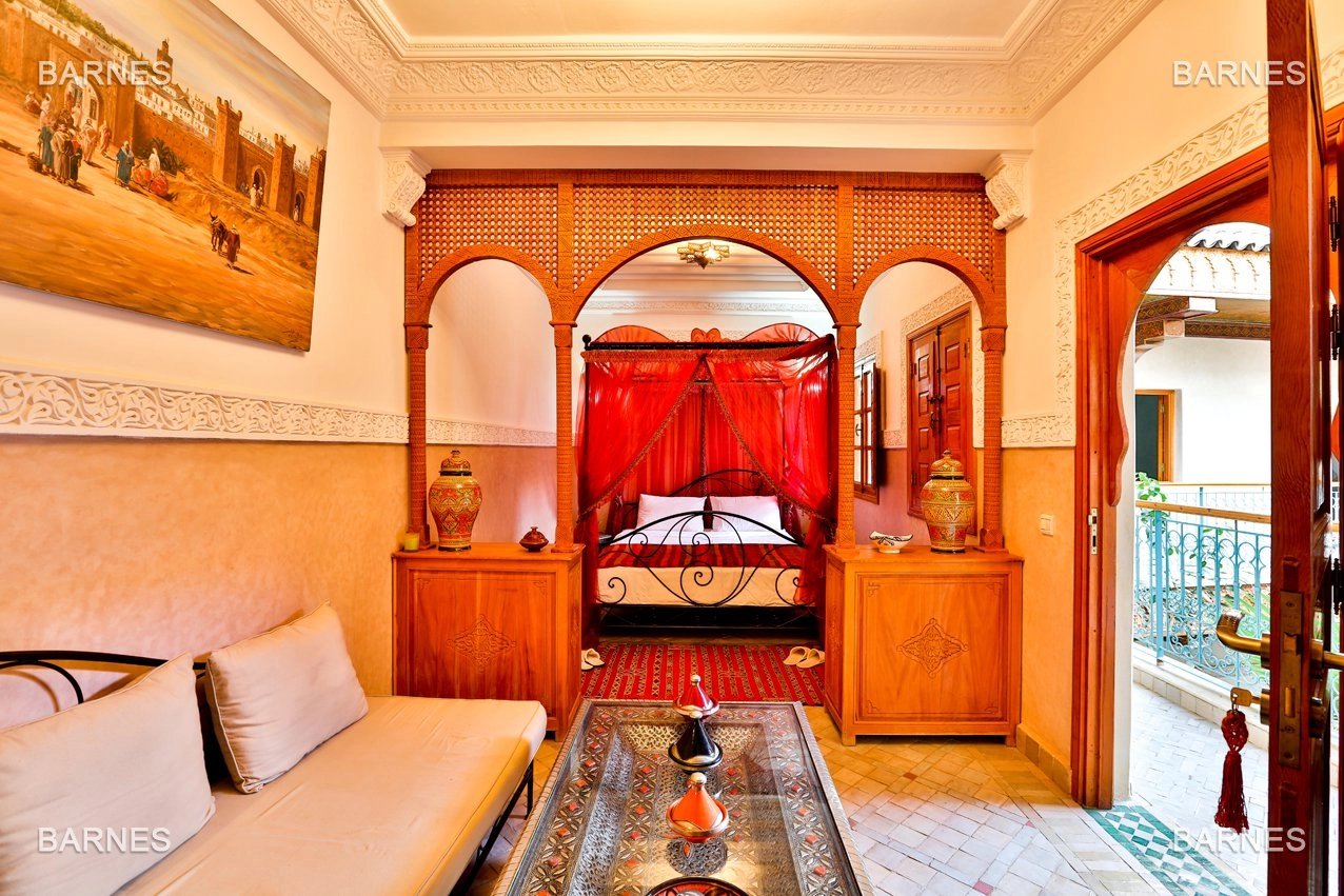 Riad , 6 suites, 6 baths, living room, fireplace , dining room , large pool , jacuzzi , patio, terrace, elevator.