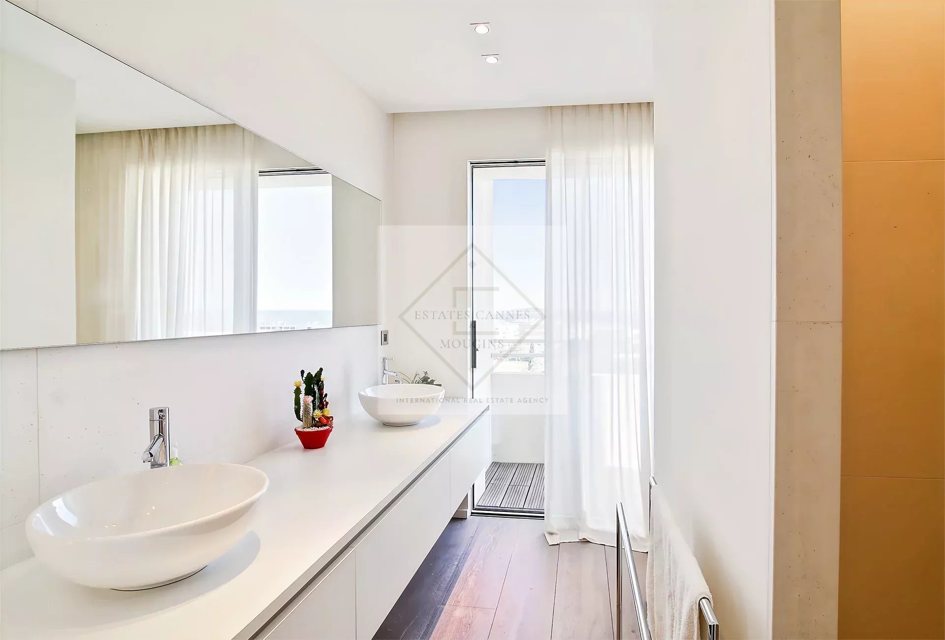 CANNES CROISETTE – PENTHOUSE D'EXCEPTION AVEC VUE MER PANORAMIQUE — photo 17