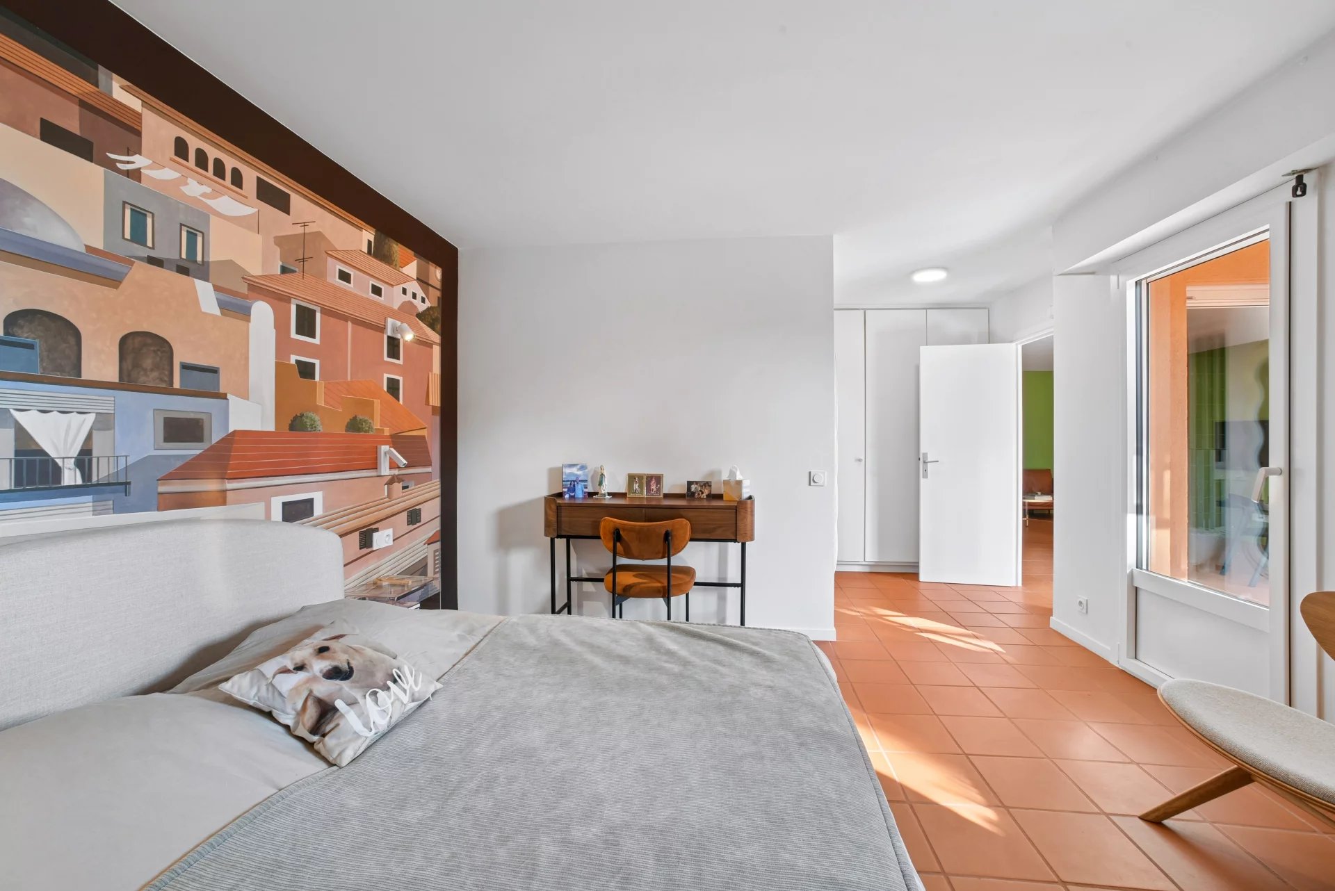 Appartement rénové d'une chambre avec grande terrasse orientée au sud