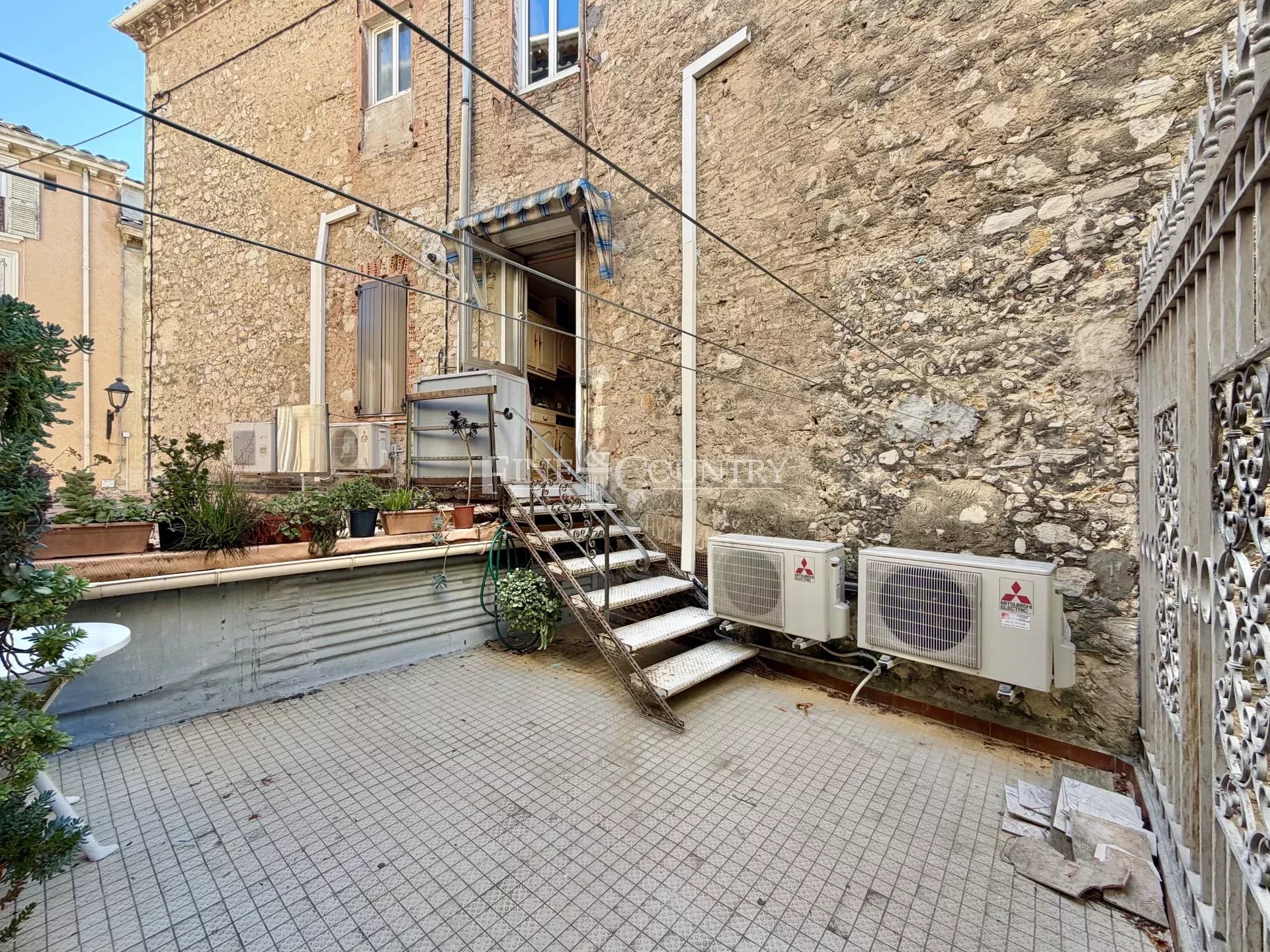 Photo of Building for sale in Le Cannet, to renovate