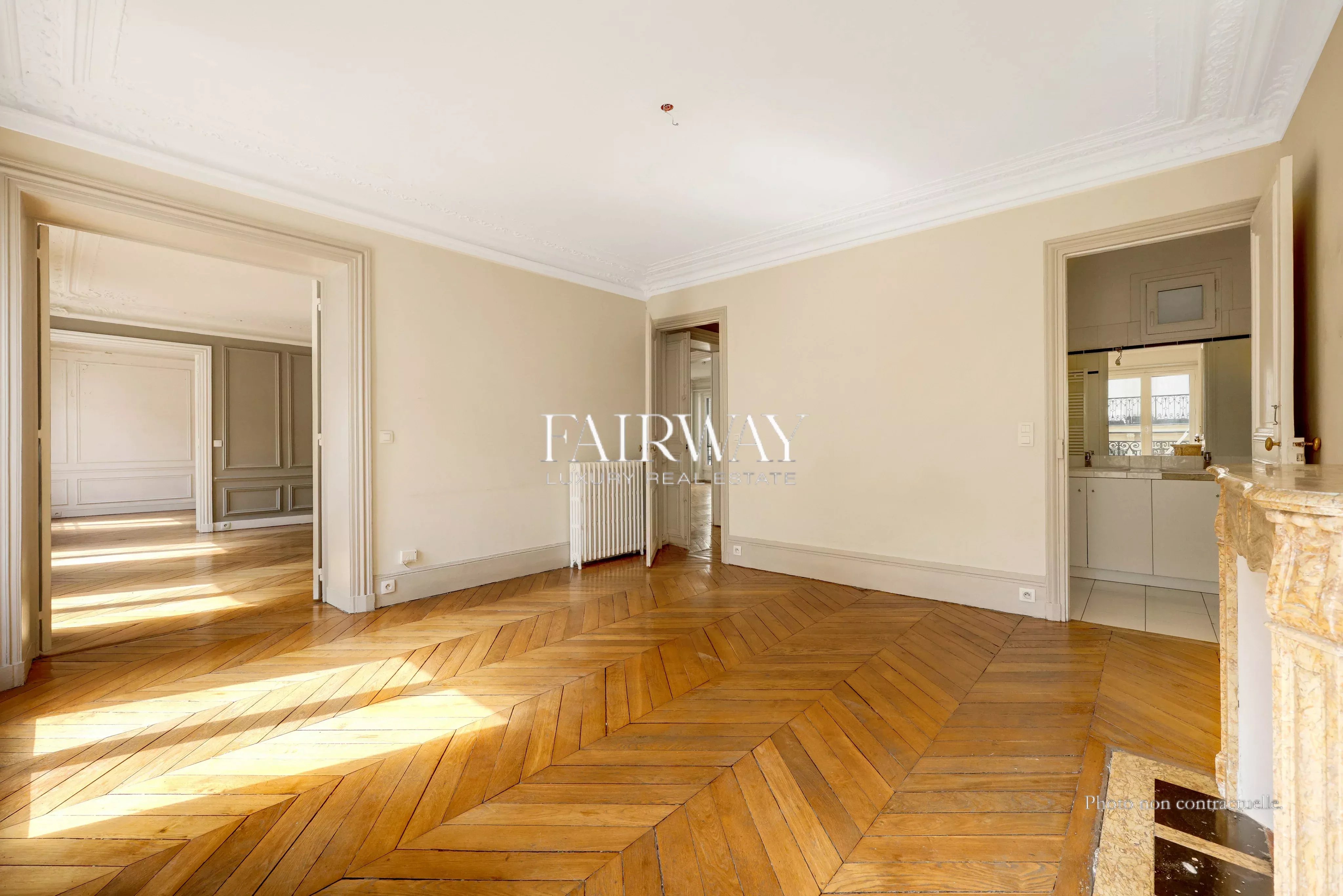 Appartement familial avec balcon - 4 chambres - 158m² - Paris 9e