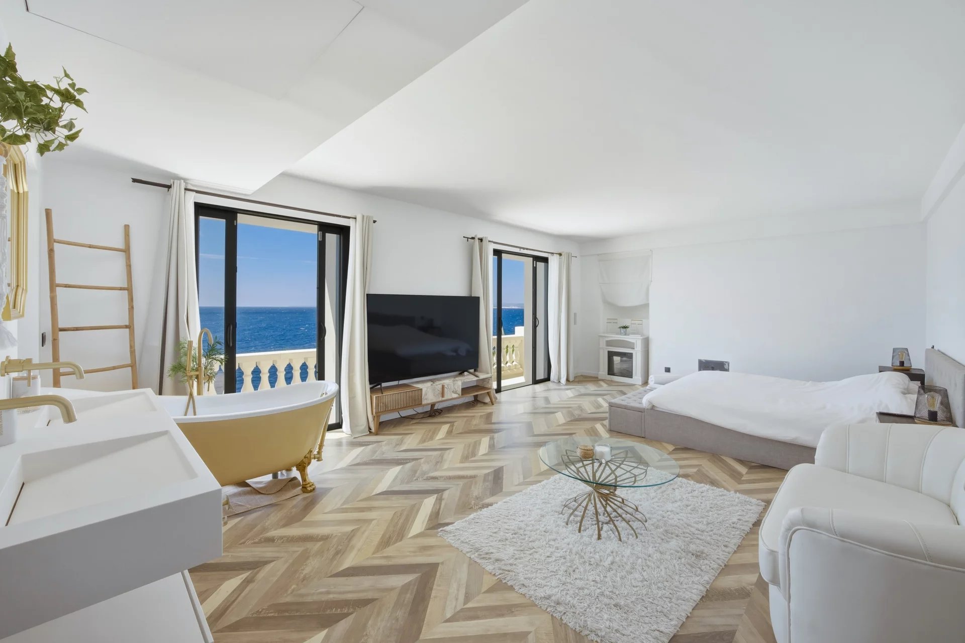  Image of Villa - 4 Bedrooms for Sale in Alpes-Maritimes-Nice-France, Image 13