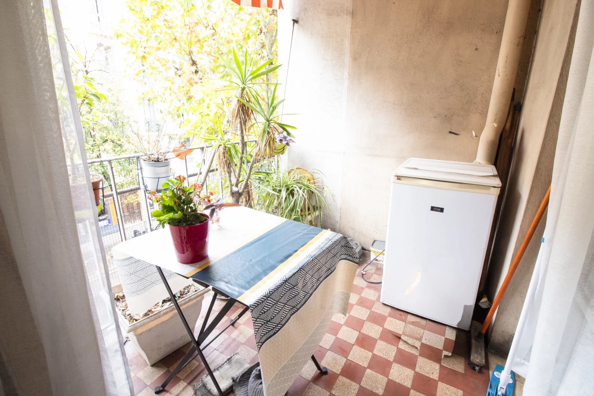 HAUT GAMBETTA - Grand 2P 65m² - VENDU LOUÉ - A rénover - Gros potentiel - 150.000 €