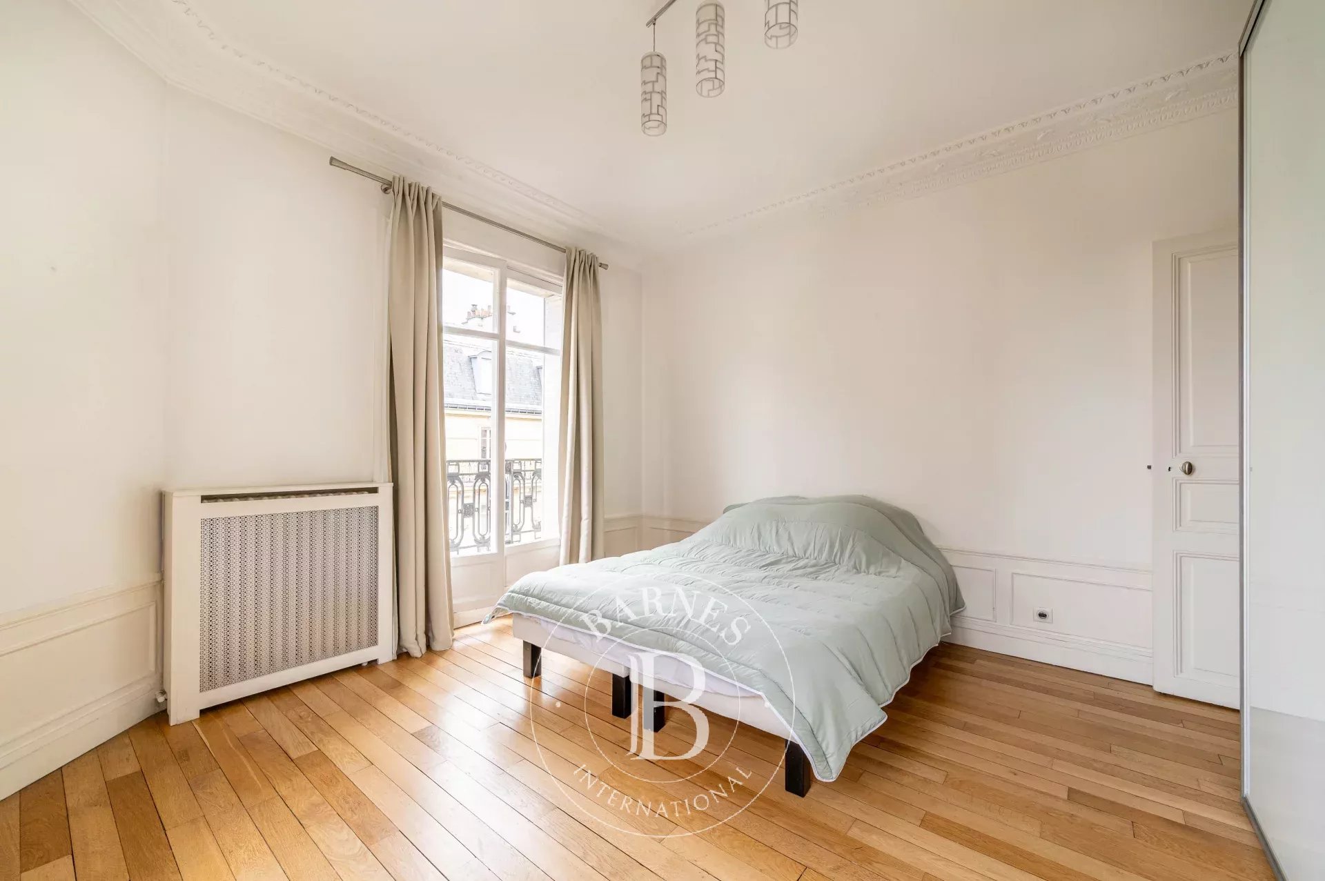 Neuilly - Sainte Foy-Mairie - 3-bed apartment - Balconies - Period features - picture 12