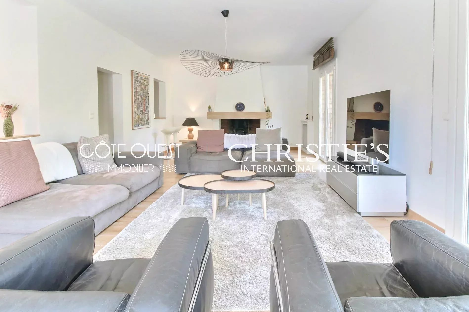 5 Bedroom Villa/Townhouse's Image 4