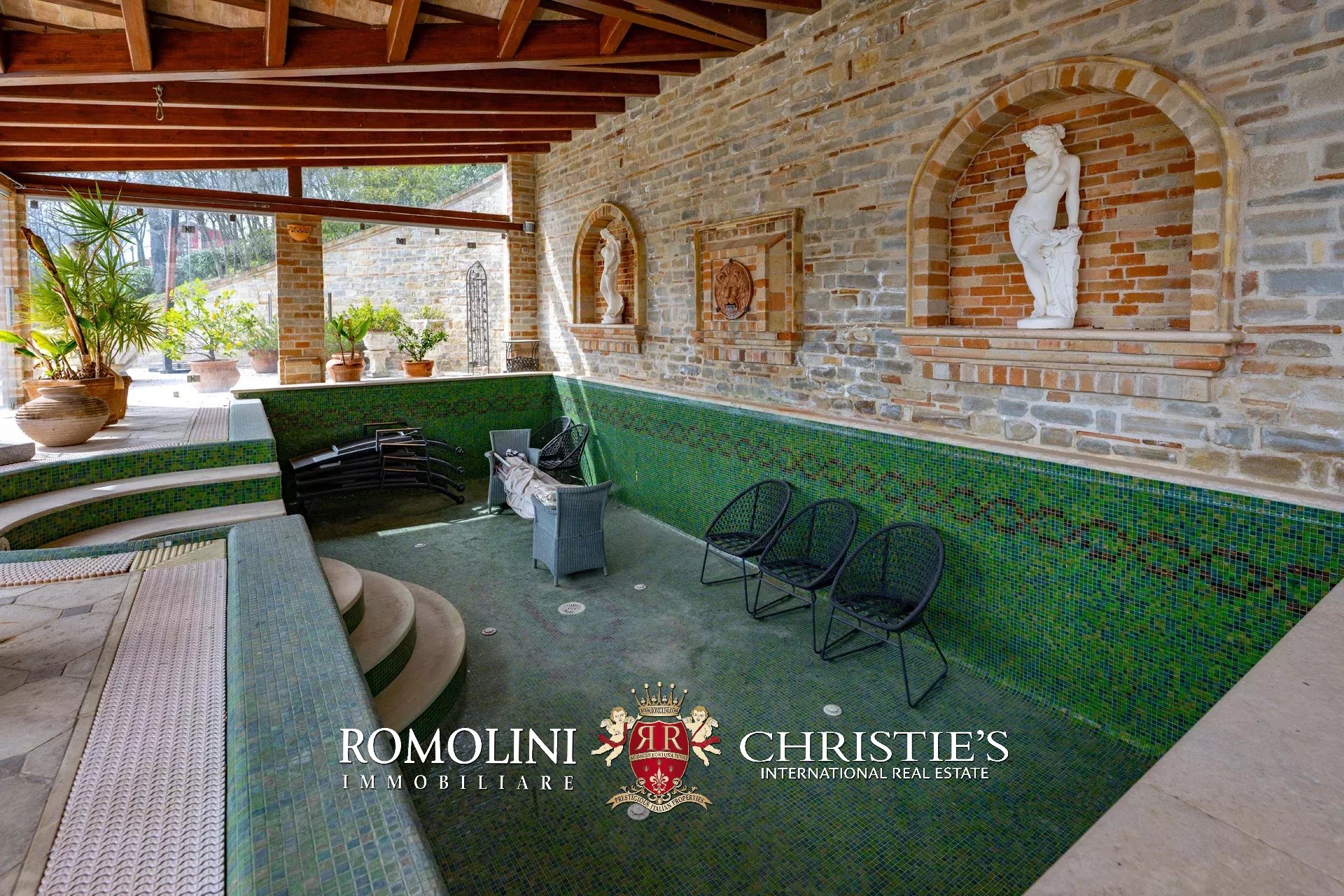 13 Bedroom Vineyard's Image 62
